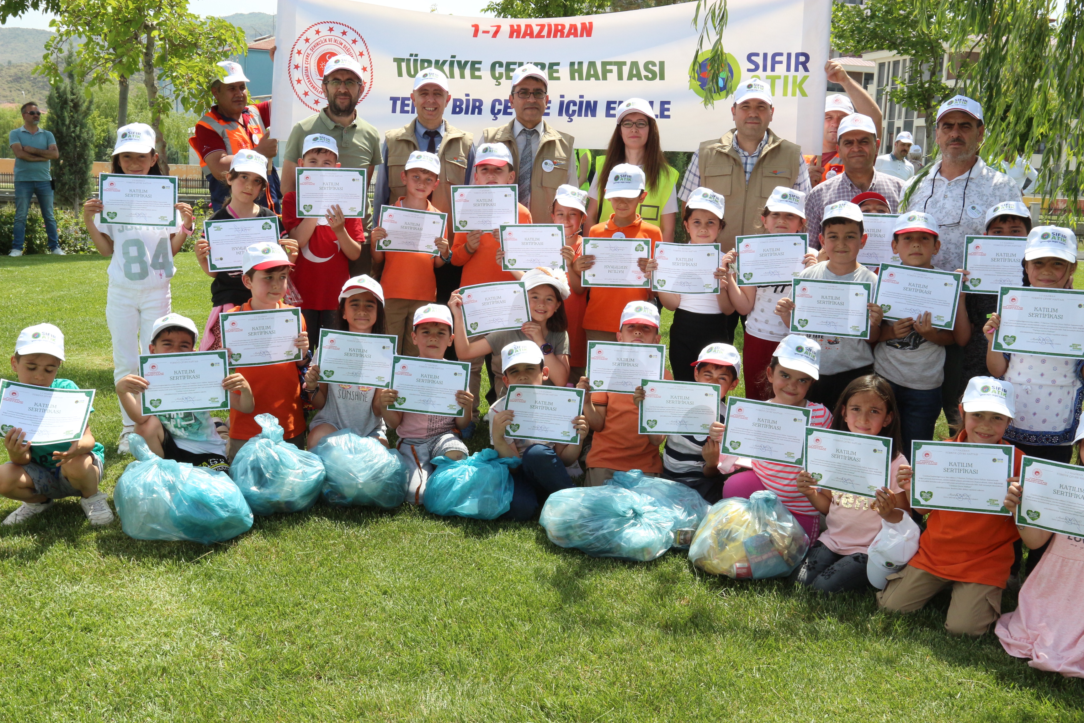 TÜRKİYE ÇEVRE HAFTASI KAPSAMINDA DÜZENLENEN “ÇEVRE TEMİZLİK ETKİNLİĞİ” ÖĞRENCİLERİN VE SİVİL TOPLUM KURULUŞLARININ KATILIMI İLE GERÇEKLEŞTİRİLDİ