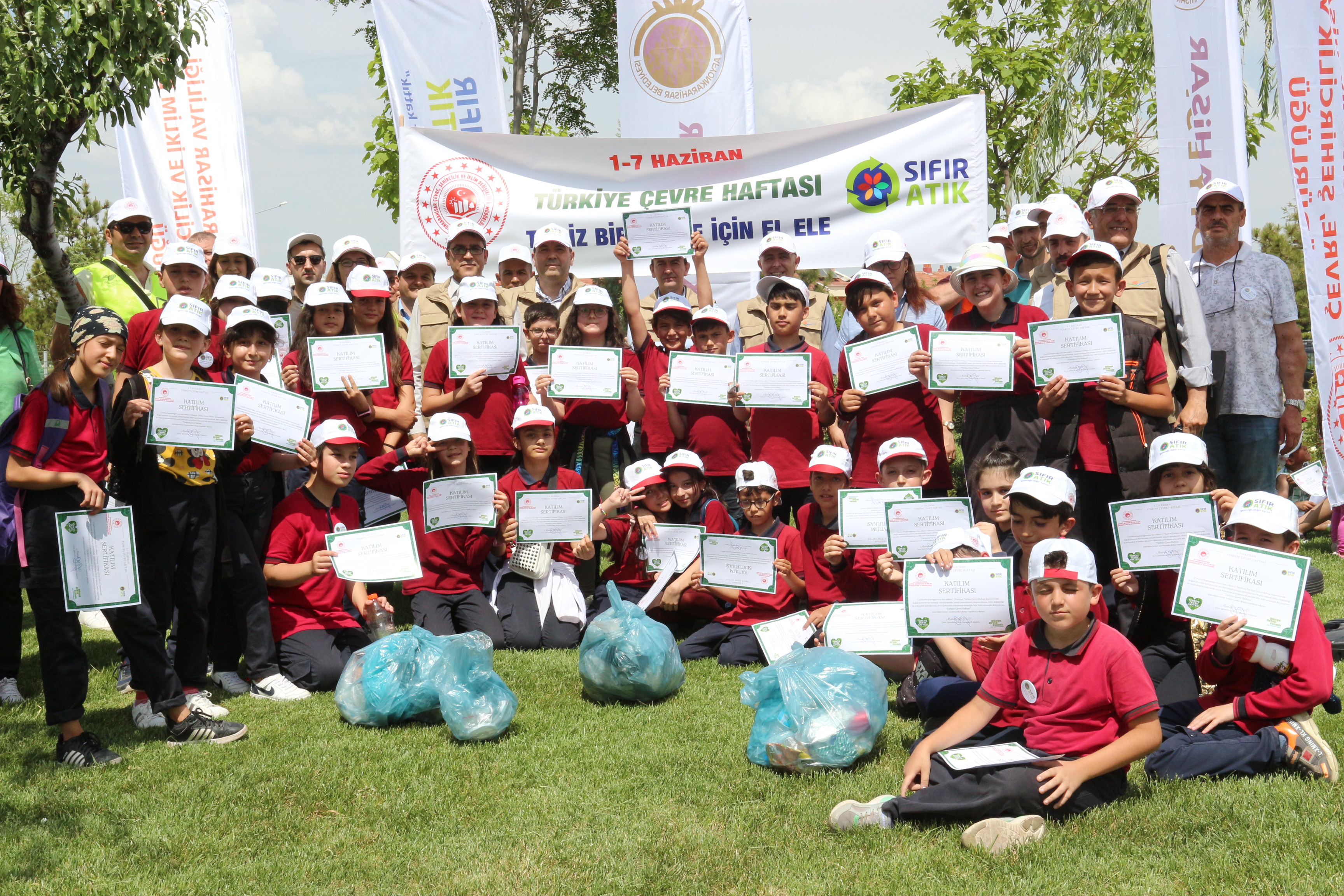 TÜRKİYE ÇEVRE HAFTASI KAPSAMINDA DÜZENLENEN “ÇEVRE TEMİZLİK ETKİNLİĞİ” ÖĞRENCİLERİN VE SİVİL TOPLUM KURULUŞLARININ KATILIMI İLE GERÇEKLEŞTİRİLDİ