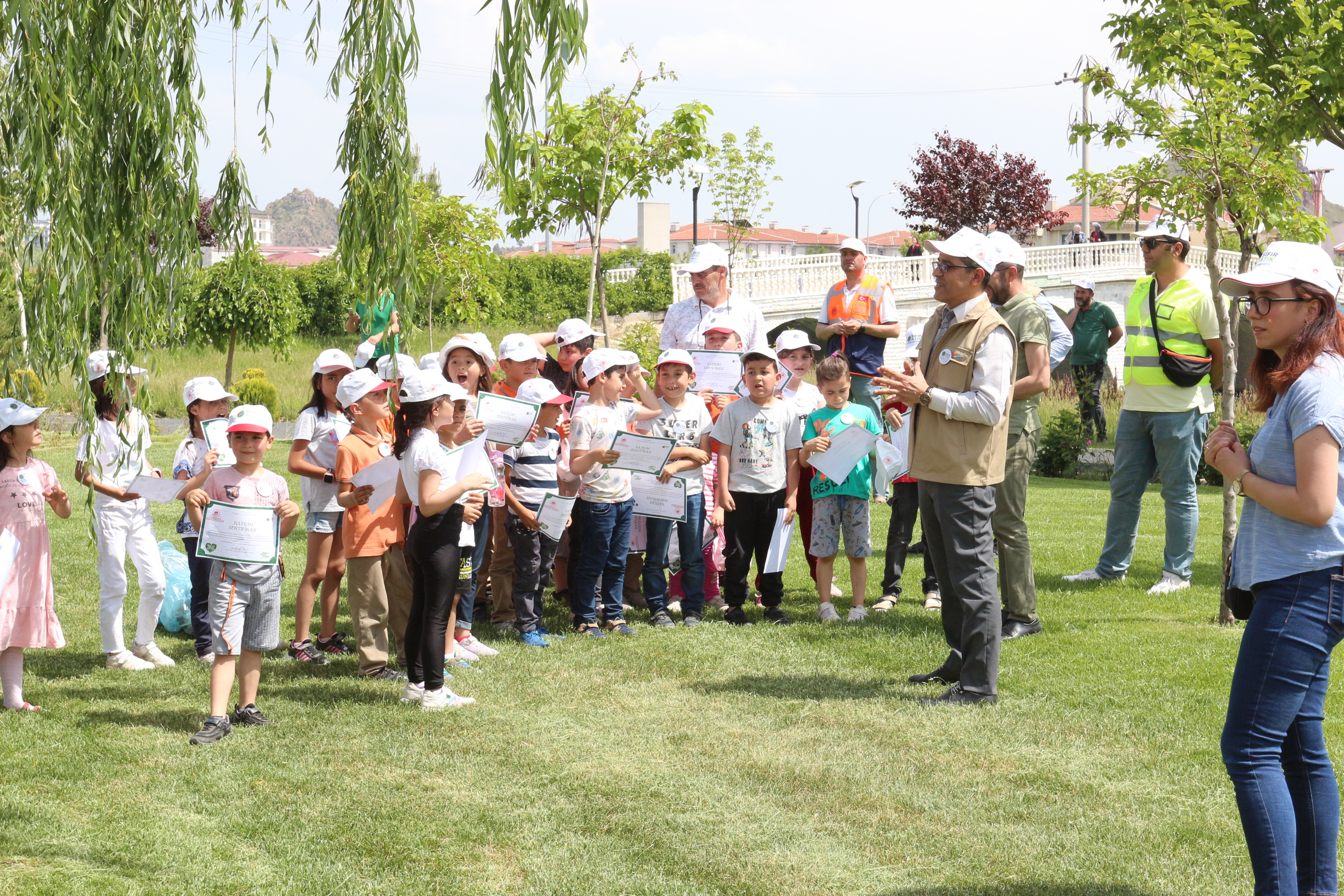 TÜRKİYE ÇEVRE HAFTASI KAPSAMINDA DÜZENLENEN “ÇEVRE TEMİZLİK ETKİNLİĞİ” ÖĞRENCİLERİN VE SİVİL TOPLUM KURULUŞLARININ KATILIMI İLE GERÇEKLEŞTİRİLDİ