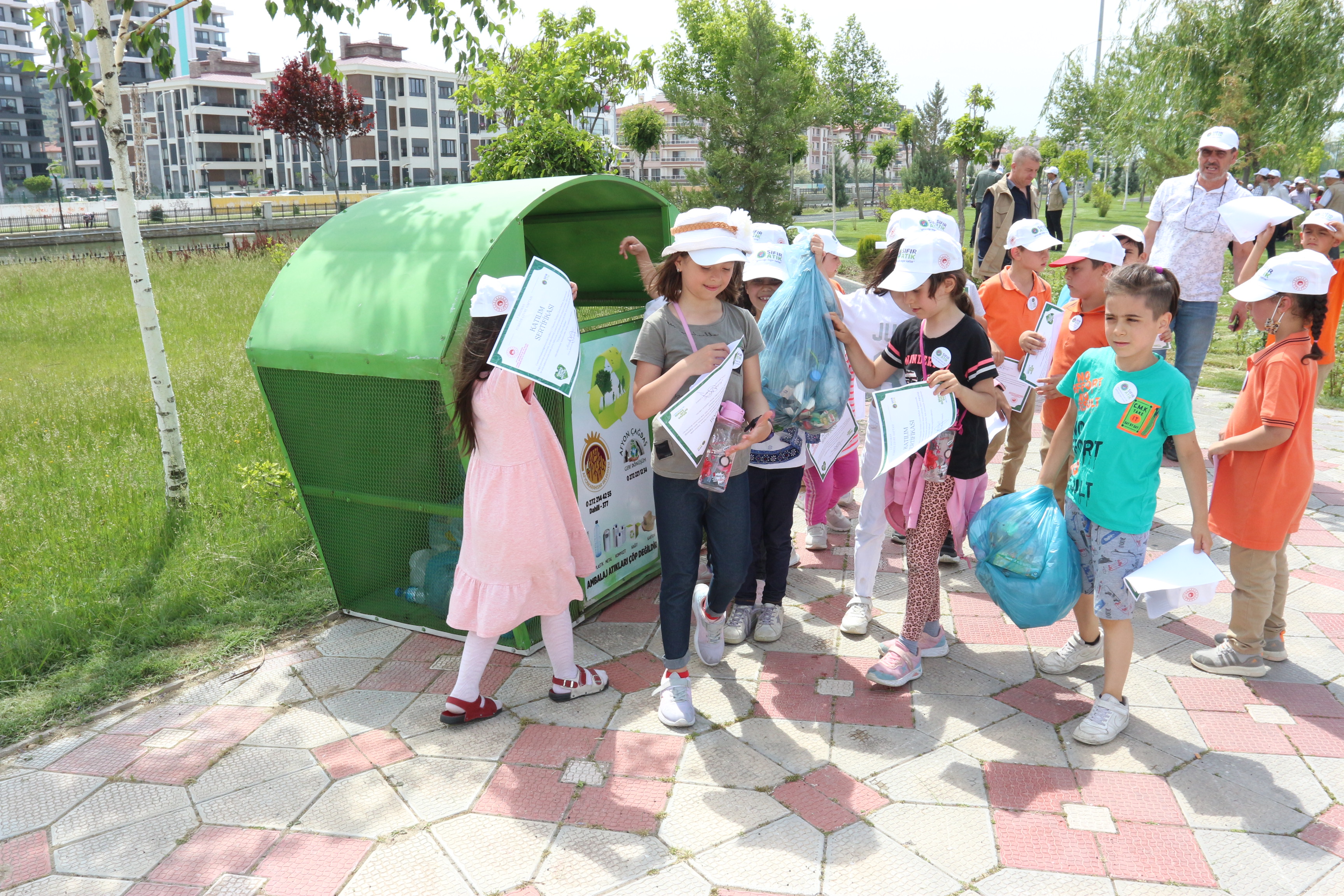 TÜRKİYE ÇEVRE HAFTASI KAPSAMINDA DÜZENLENEN “ÇEVRE TEMİZLİK ETKİNLİĞİ” ÖĞRENCİLERİN VE SİVİL TOPLUM KURULUŞLARININ KATILIMI İLE GERÇEKLEŞTİRİLDİ