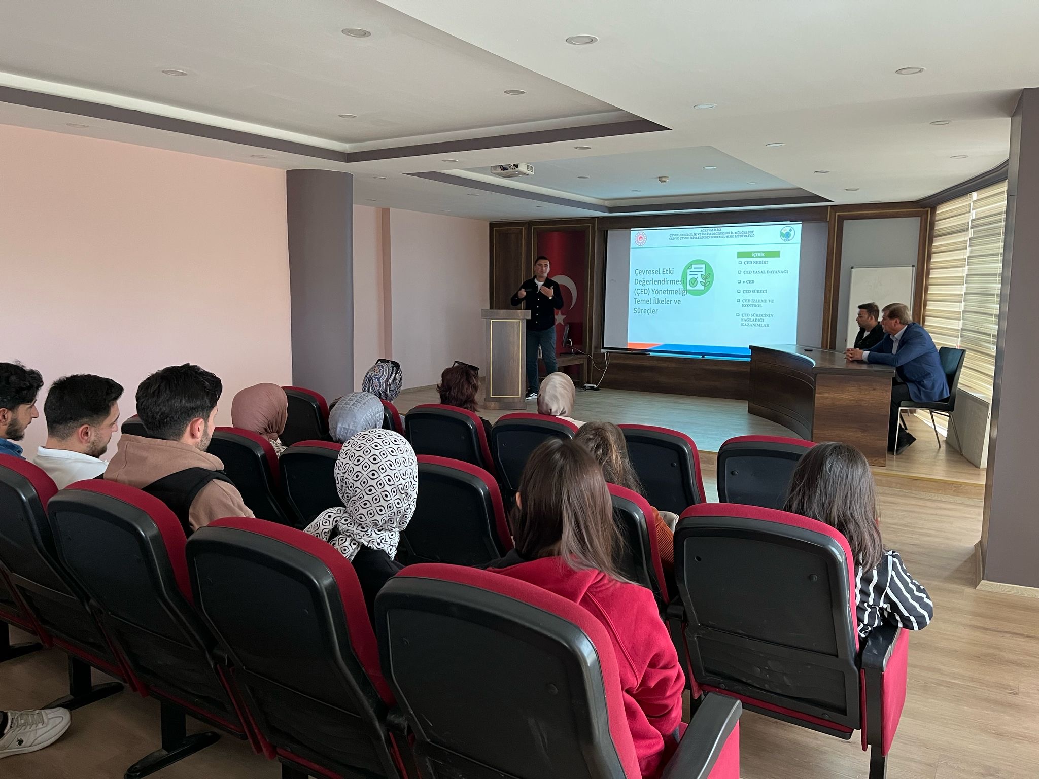 02.05.2025 Tarihinde Ağrı İbrahim Çeçen Üniversitesi, Fen-Edebiyat Fakültesi, Coğrafya Bölümü öğrencilerine “Çevresel Etki Değerlendirmesi( ÇED)” konusunda eğitim verilmiştir.