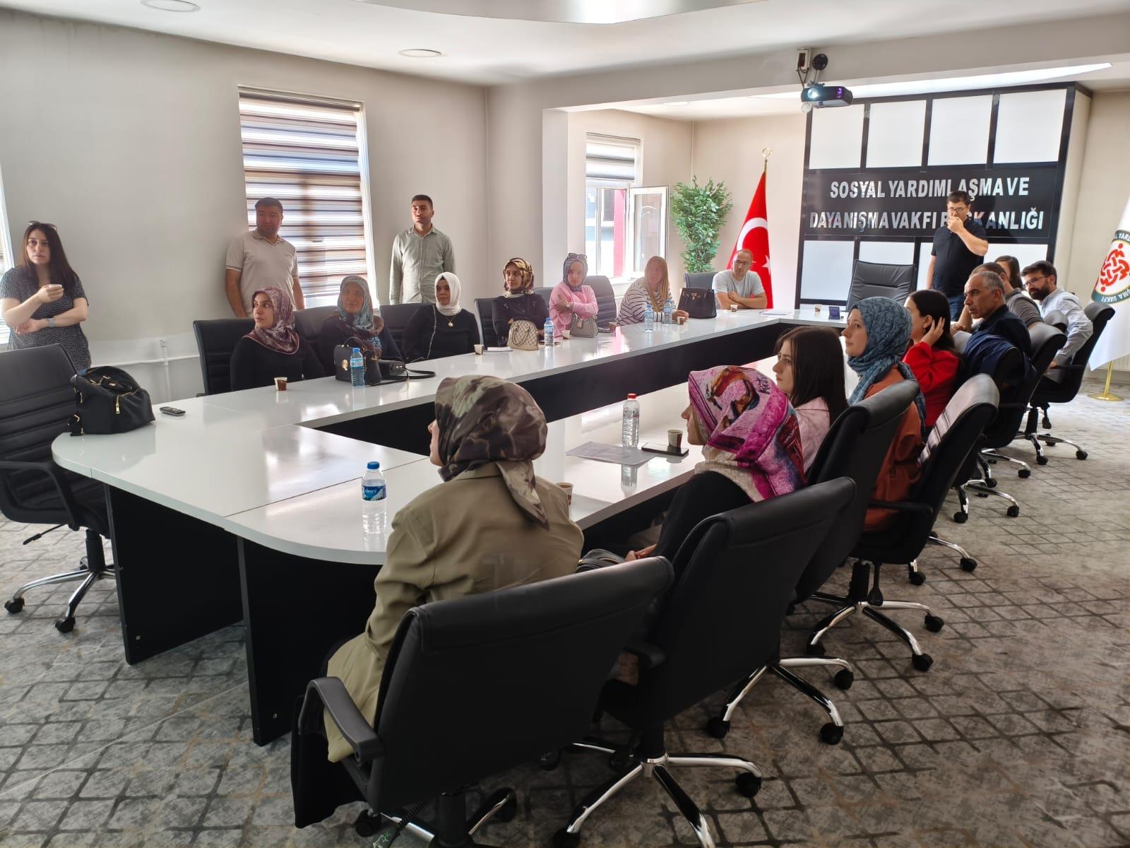 20.06.2025 Tarihinde Çevre Yönetimi ve Denetimi Şube Müdürlüğü tarafından Ağrı Sosyal Yardımlaşma ve Dayanışma Vakfı koordinasyonunda ADEM-SODAM personellerine “Sıfır Atık” eğitimi verilmiştir.