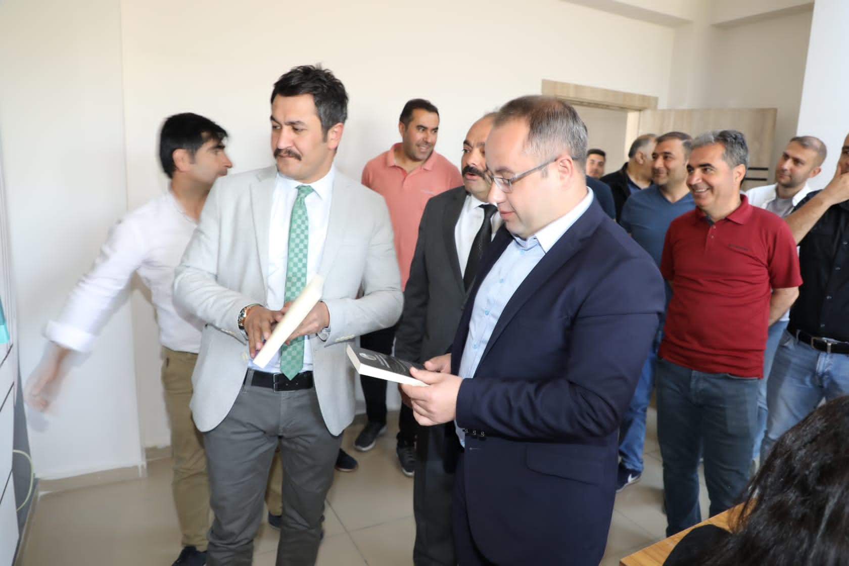 Cumhurbaşkanlığımızca İlan edilen 1-7 Haziran Türkiye Çevre Haftası Kapsamında İl Müdürlüğümüzce  Oluşturulan Çevre Kütüphanesi Açılışı  Gençlik Ve Spor İl Müdürü Sn. ismail ÇALGAN ile İl Göç İdaresi Müdürü Sn. Mücahit YUMAK'ın Teşrifleriyle Gerçekleşti