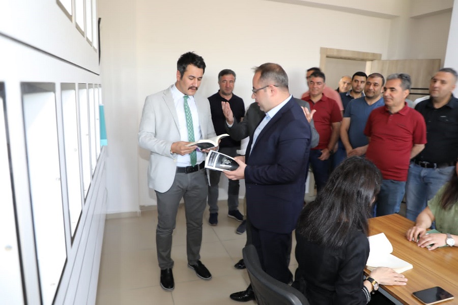 Cumhurbaşkanlığımızca İlan edilen 1-7 Haziran Türkiye Çevre Haftası Kapsamında İl Müdürlüğümüzce  Oluşturulan Çevre Kütüphanesi Açılışı  Gençlik Ve Spor İl Müdürü Sn. ismail ÇALGAN ile İl Göç İdaresi Müdürü Sn. Mücahit YUMAK'ın Teşrifleriyle Gerçekleşti