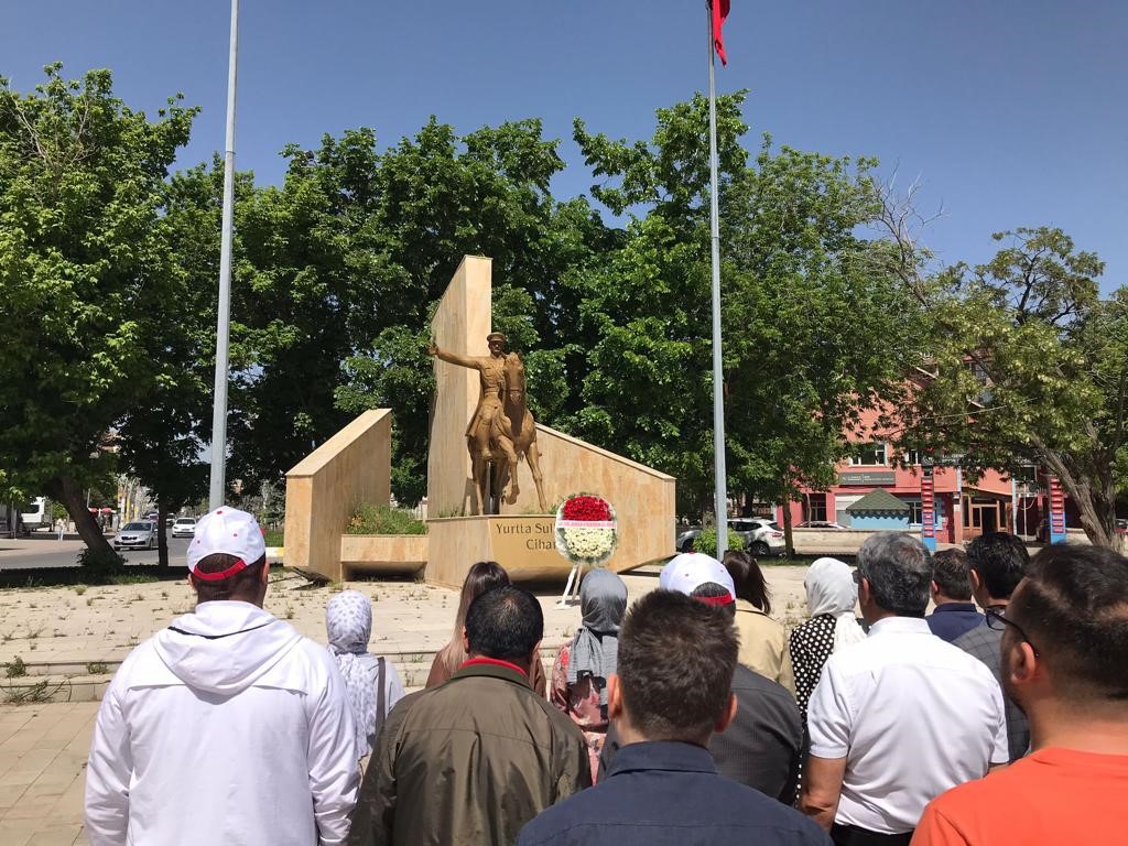 Türkiye Çevre Haftası Kapsamında İl Müdürlüğümüz Tarafından Atatürk Anıtına Çelenk BIrakıldı.