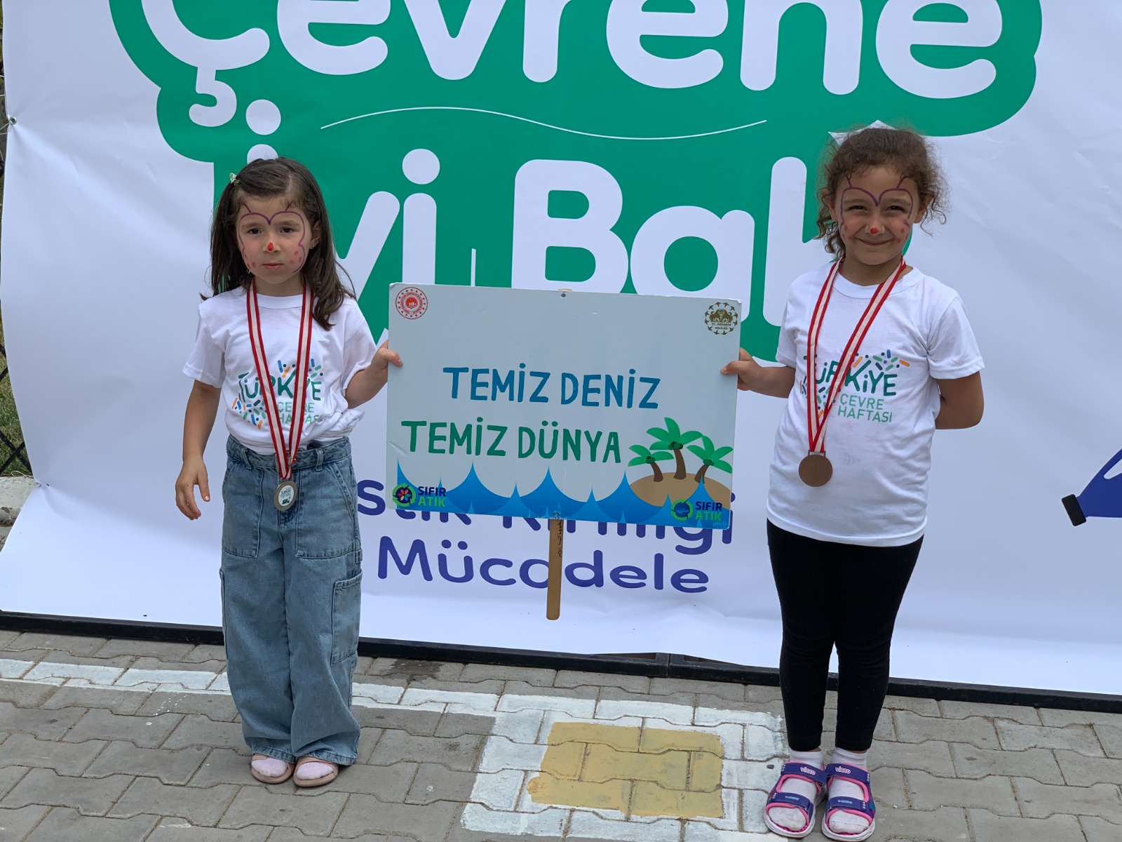Bu yıl “Dünya Çevre Günü” etkinlikleri 29-30 Mayıs’ta İlimizde “Plastik Kirliliği ile Mücadele” teması ve “Çevrene İyi Bak” sloganıyla kutlanıyor.