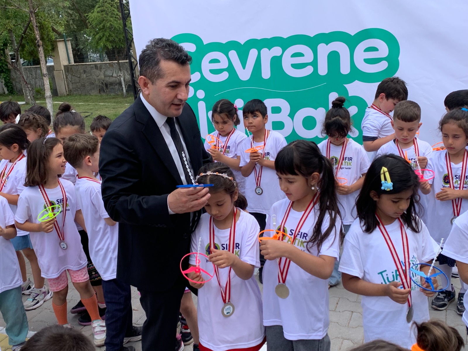 Bu yıl “Dünya Çevre Günü” etkinlikleri 29-30 Mayıs’ta İlimizde “Plastik Kirliliği ile Mücadele” teması ve “Çevrene İyi Bak” sloganıyla kutlanıyor.