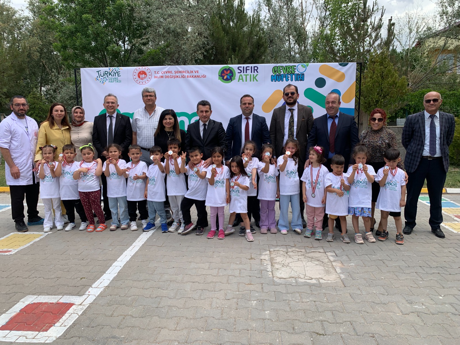 Bu yıl “Dünya Çevre Günü” etkinlikleri 29-30 Mayıs’ta İlimizde “Plastik Kirliliği ile Mücadele” teması ve “Çevrene İyi Bak” sloganıyla kutlanıyor.