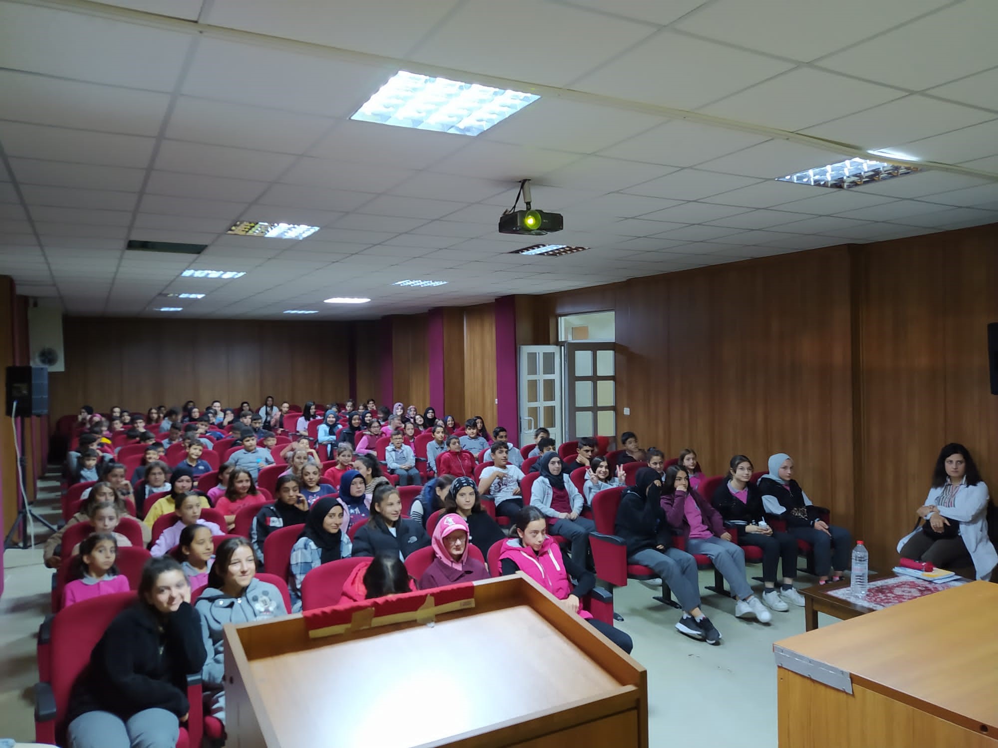 Okullarımızda Çevre Farkındalık Eğitimleri Devam Etmektedir.