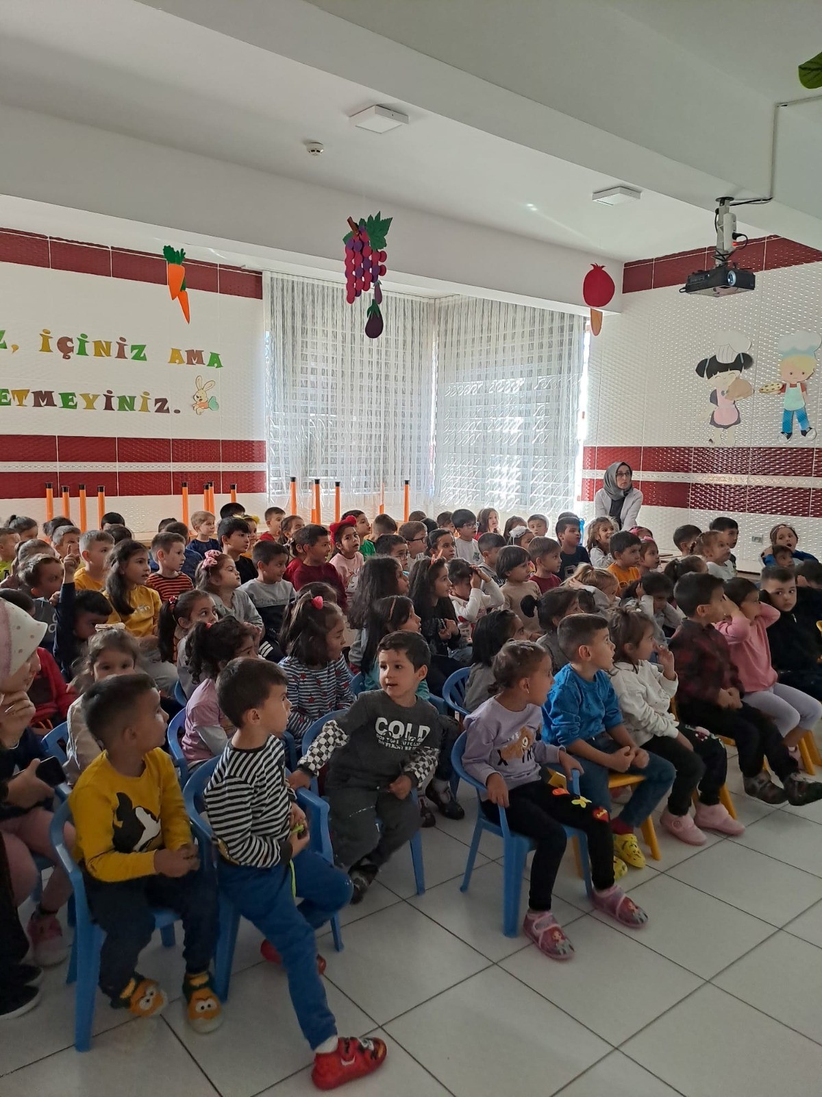 Okullarımızda Çevre Farkındalık Eğitimleri Devam Etmektedir.