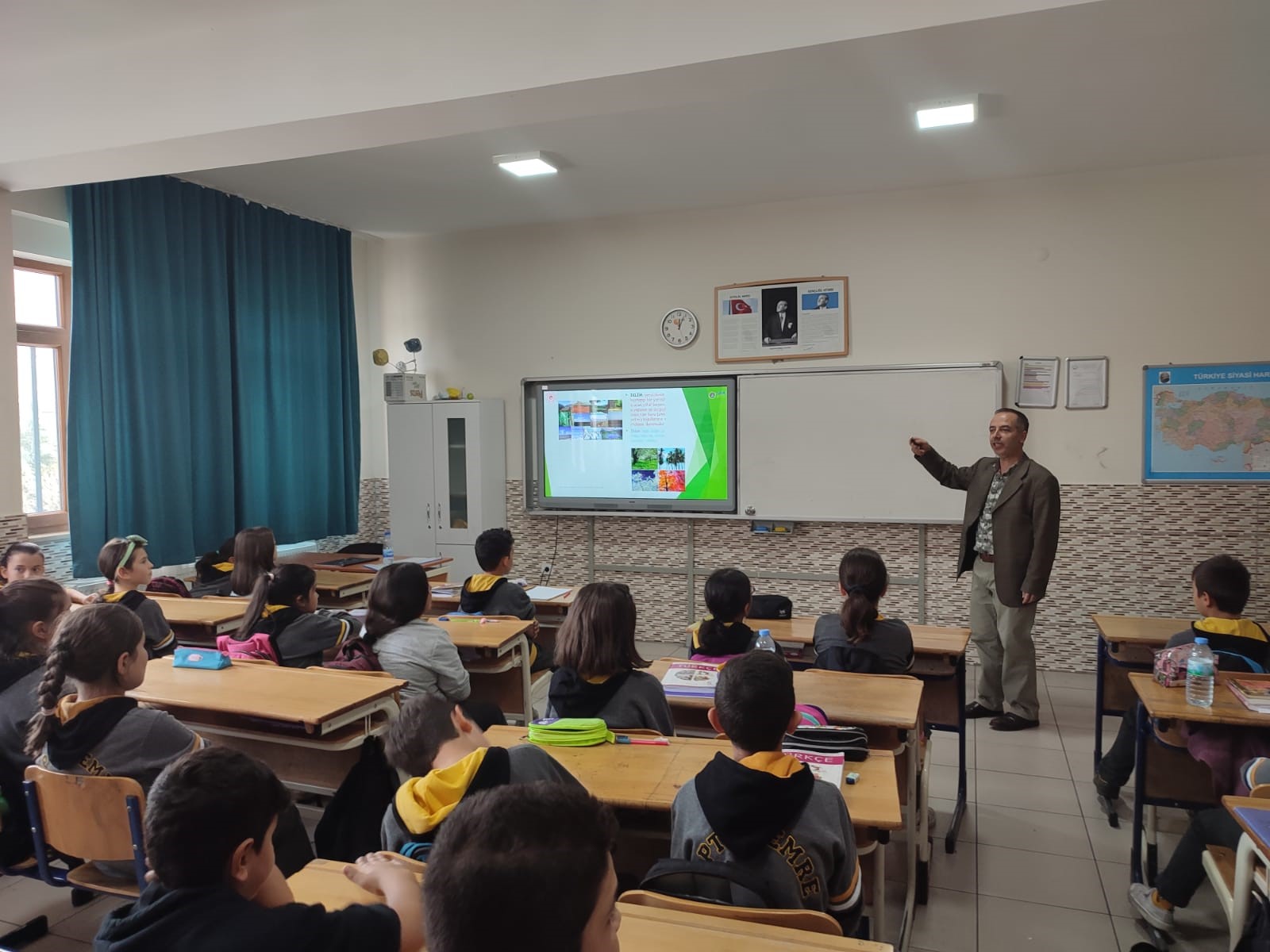 Okullarımızda Çevre Farkındalık Eğitimleri Devam Etmektedir