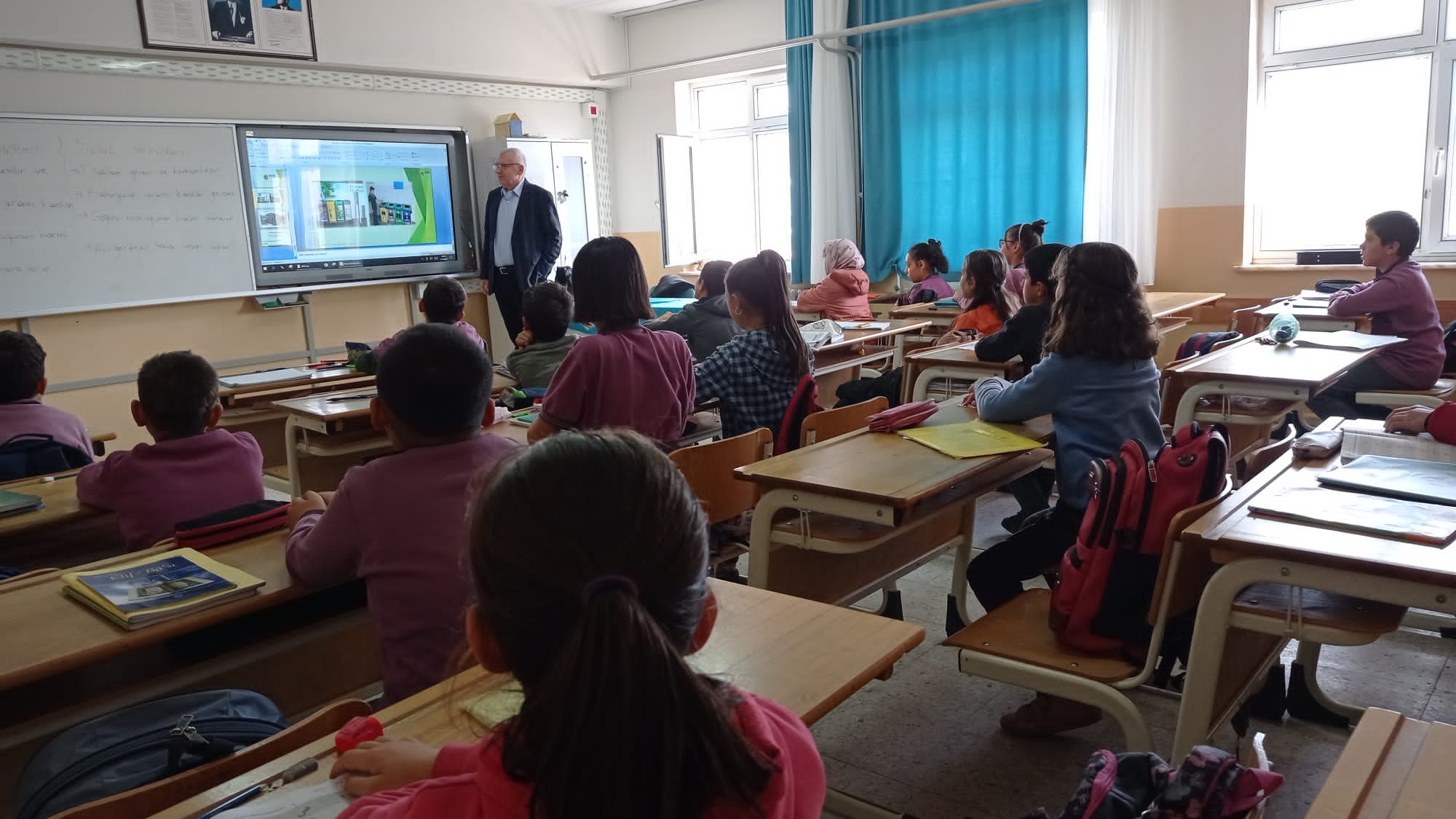 Okullarımızda Çevre Farkındalık Eğitimleri Devam Etmektedir