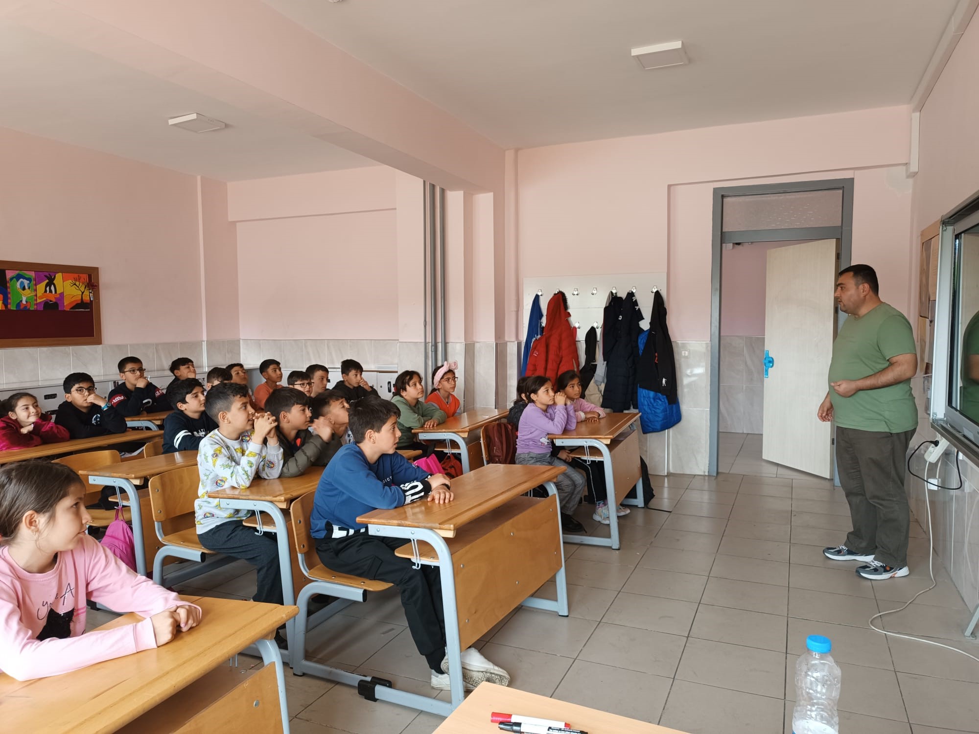 Sarıyahşi ve Ortaköy  İlçelerimize Bağlı Beldelerde ki Okullarda Çevre Farkındalığı Eğitimi Müdürlüğümüz Personeli Tarafından Verilmiştir