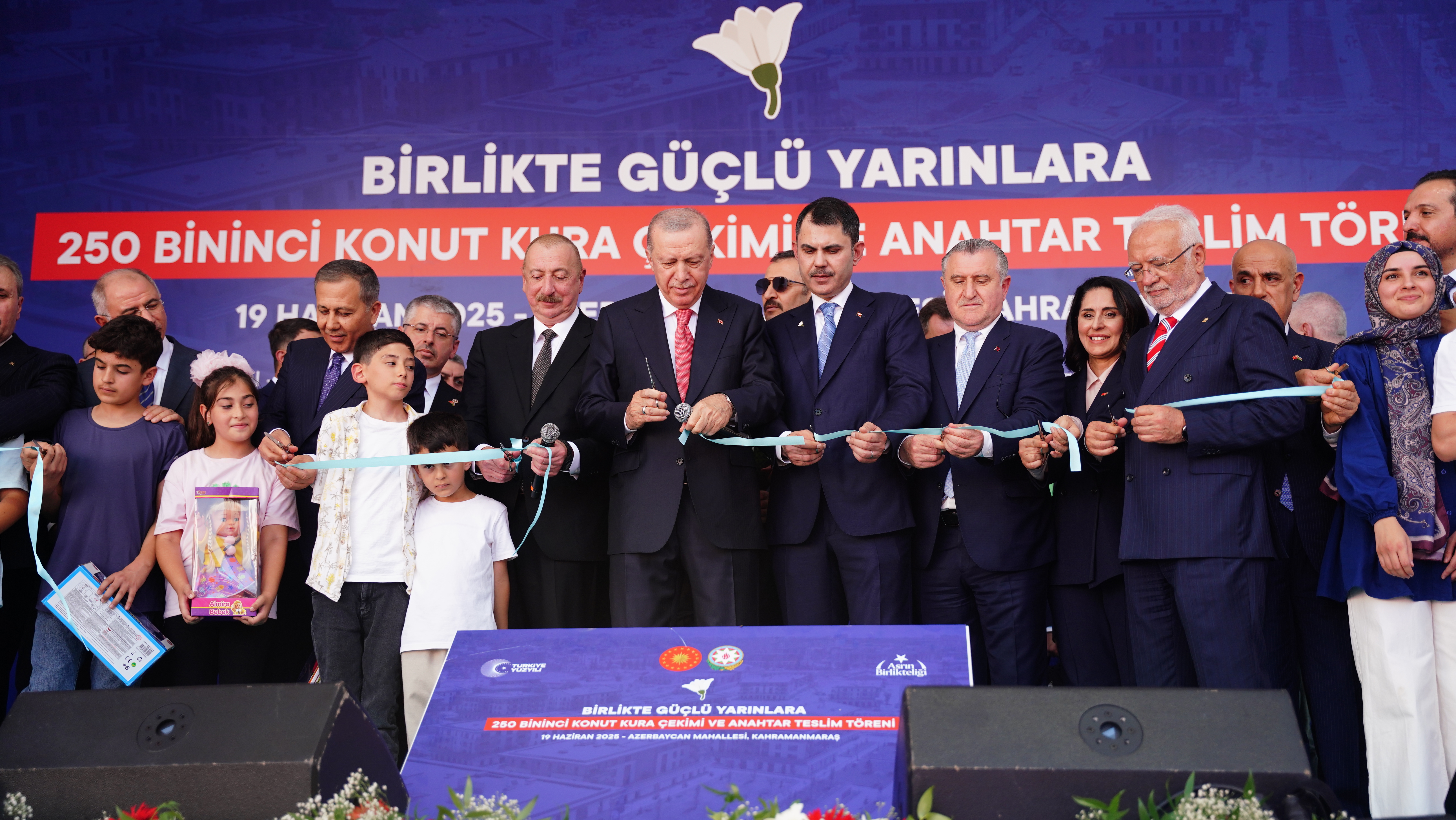 CUMHRUBAŞKANI ERDOĞAN: “HİÇBİR ÜLKE BÖYLE BÜYÜK BİR AFETİN ALTINDAN BU DENLİ HIZLI KALKAMAZ”
