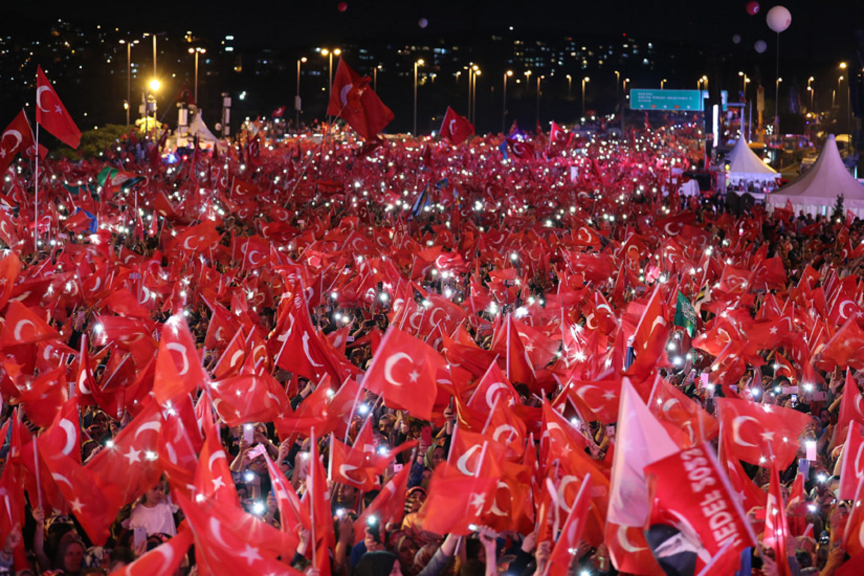 “15 Temmuz, Türk Milleti’nin yeniden dirilişinin ve şahlanışının adıdır”