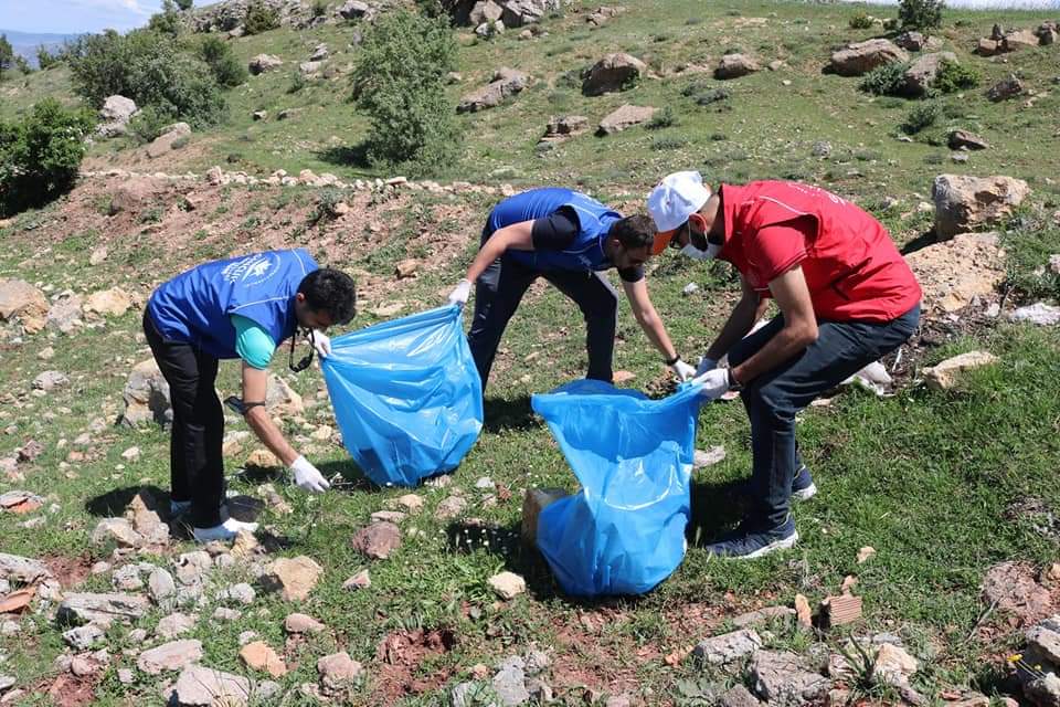 5 Haziran Dünya Çevre Günü Etkinlik Kapsamında, Lokman Hekimde Doğa Temizliği Yapıldı.