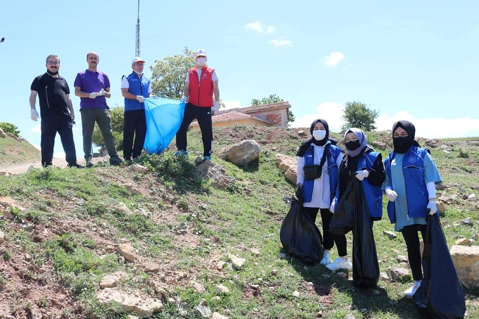 5 Haziran Dünya Çevre Günü Etkinlik Kapsamında, Lokman Hekimde Doğa Temizliği Yapıldı.