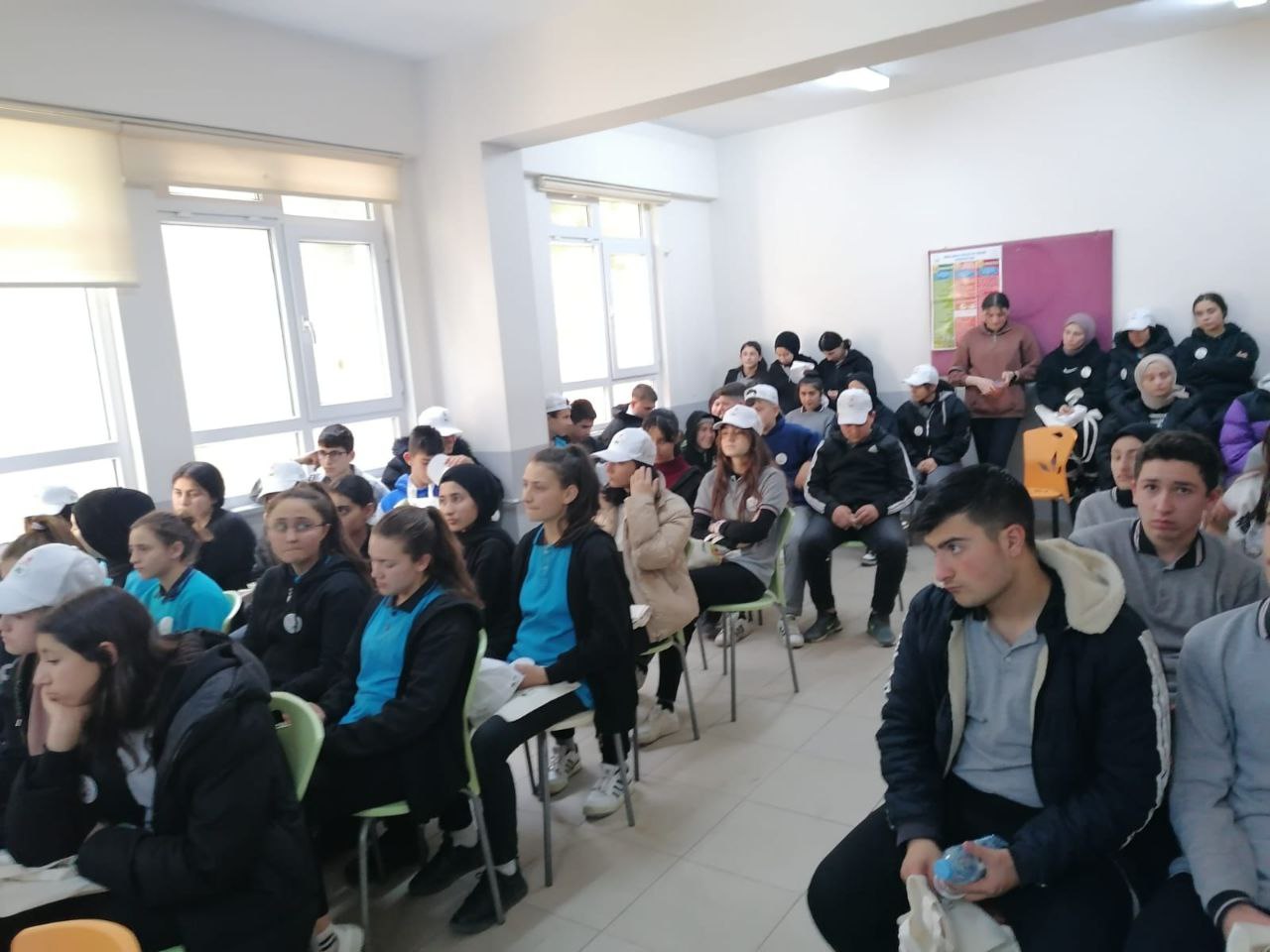 Amasya Aydınca Şehit Recep Bodur Çok Programlı Anadolu Lisesi’ de Sıfır Atık ve İklim Değişikliği Semineri Yapıldı.