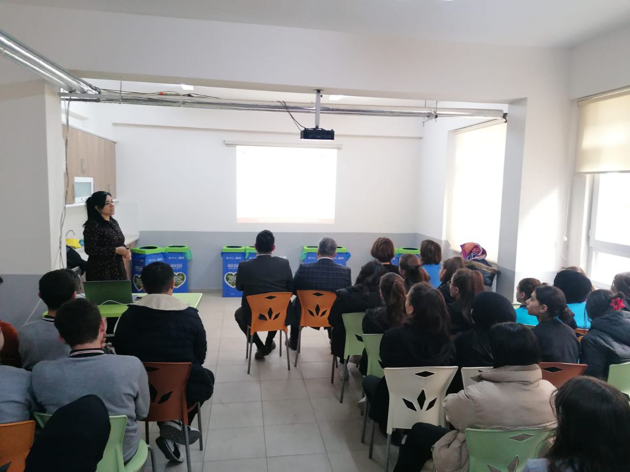 Amasya Aydınca Şehit Recep Bodur Çok Programlı Anadolu Lisesi’ de Sıfır Atık ve İklim Değişikliği Semineri Yapıldı.