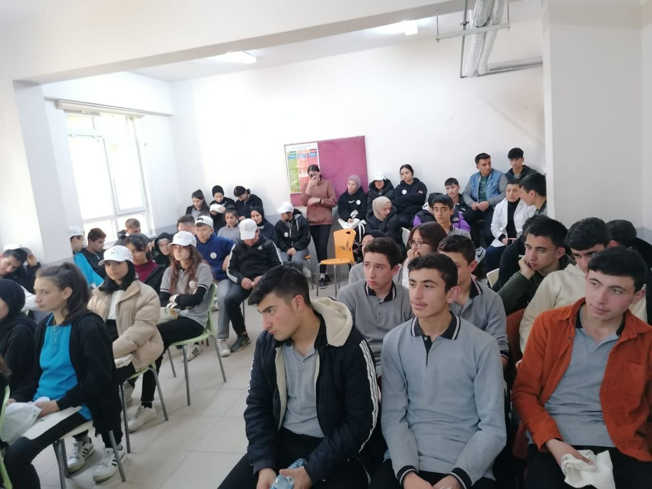 Amasya Aydınca Şehit Recep Bodur Çok Programlı Anadolu Lisesi’ de Sıfır Atık ve İklim Değişikliği Semineri Yapıldı.