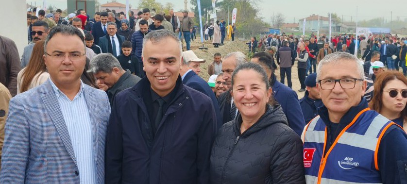 İl Müdürümüz Derya BULUT, 11 Kasım Millî Ağaçlandırma Günü dolayısıyla düzenlenen fidan dikimi etkinliğine katılım sağladı.