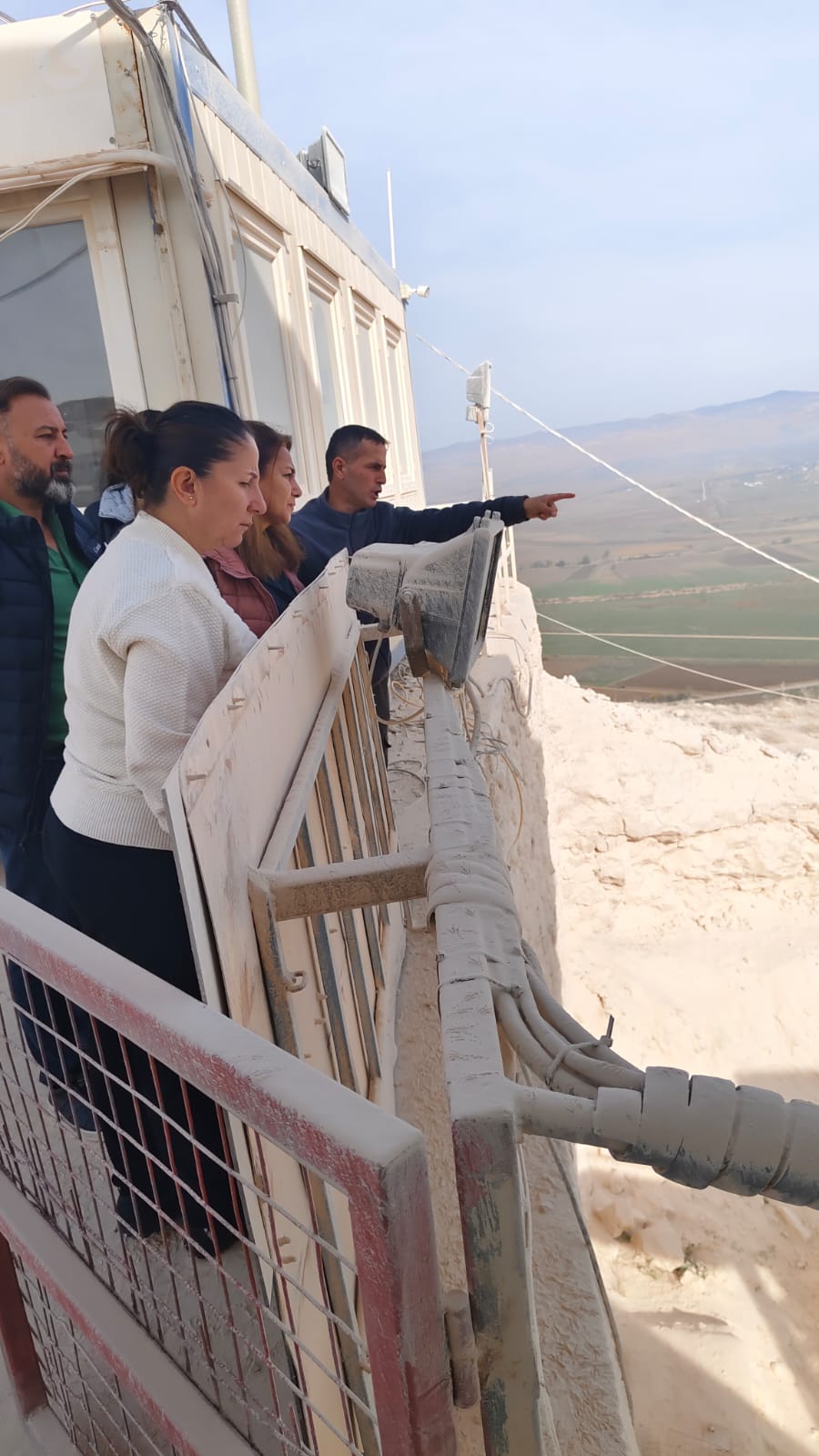 İl Müdürümüz Derya BULUT ve Çevre Yönetimi ve Denetimi ekiplerimiz 2025 yılı risk esaslı denetim kapsamında Emek İnşaat firmasını denetledi.