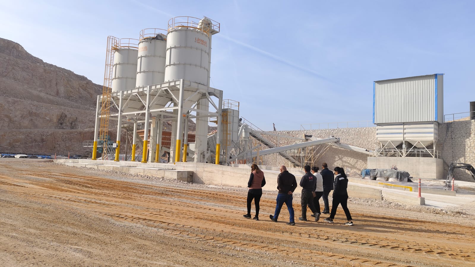 İl Müdürümüz Derya BULUT ve Çevre Yönetimi ve Denetimi ekiplerimiz 2025 yılı risk esaslı denetim kapsamında Emek İnşaat firmasını denetledi.