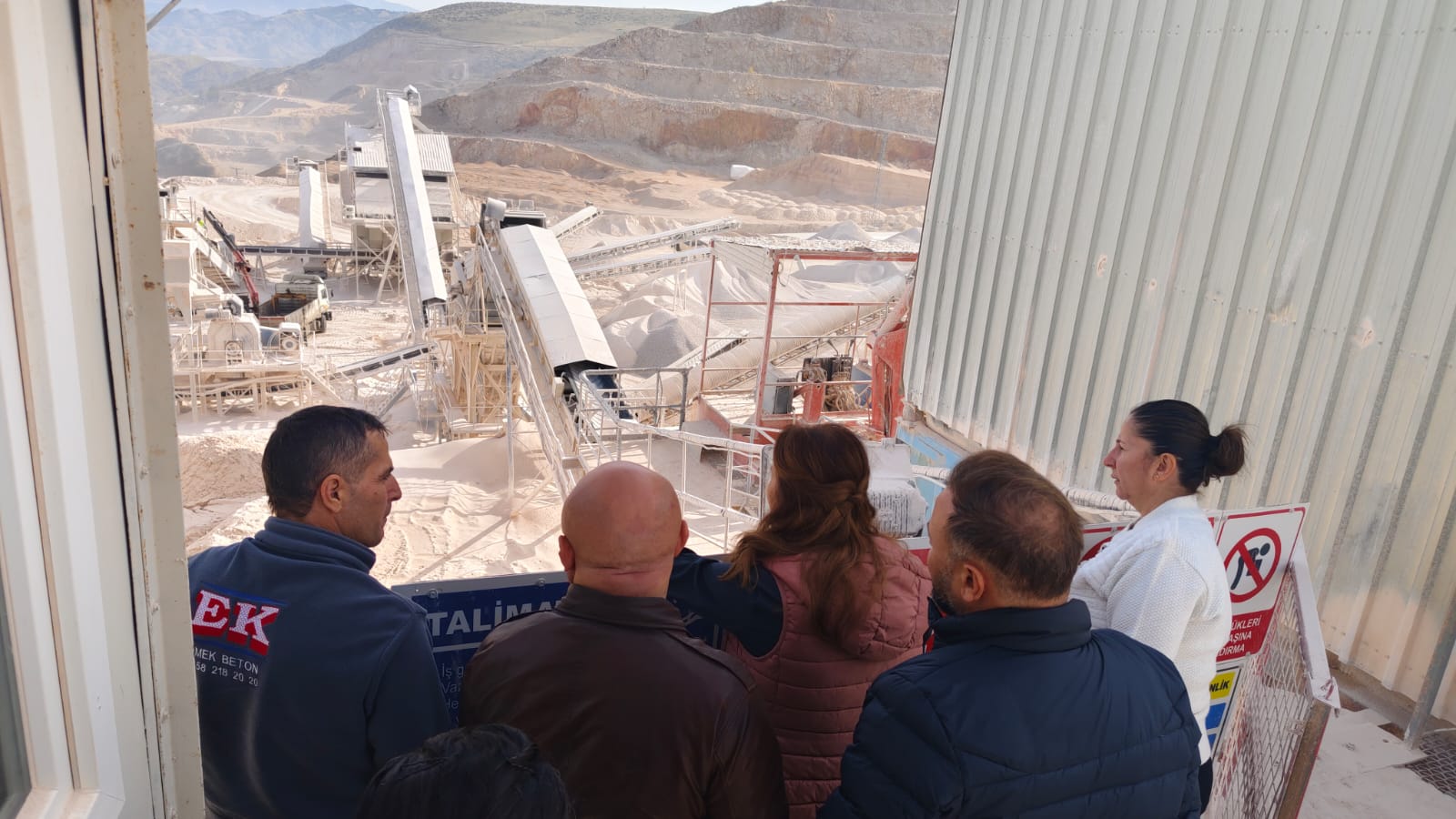 İl Müdürümüz Derya BULUT ve Çevre Yönetimi ve Denetimi ekiplerimiz 2025 yılı risk esaslı denetim kapsamında Emek İnşaat firmasını denetledi.