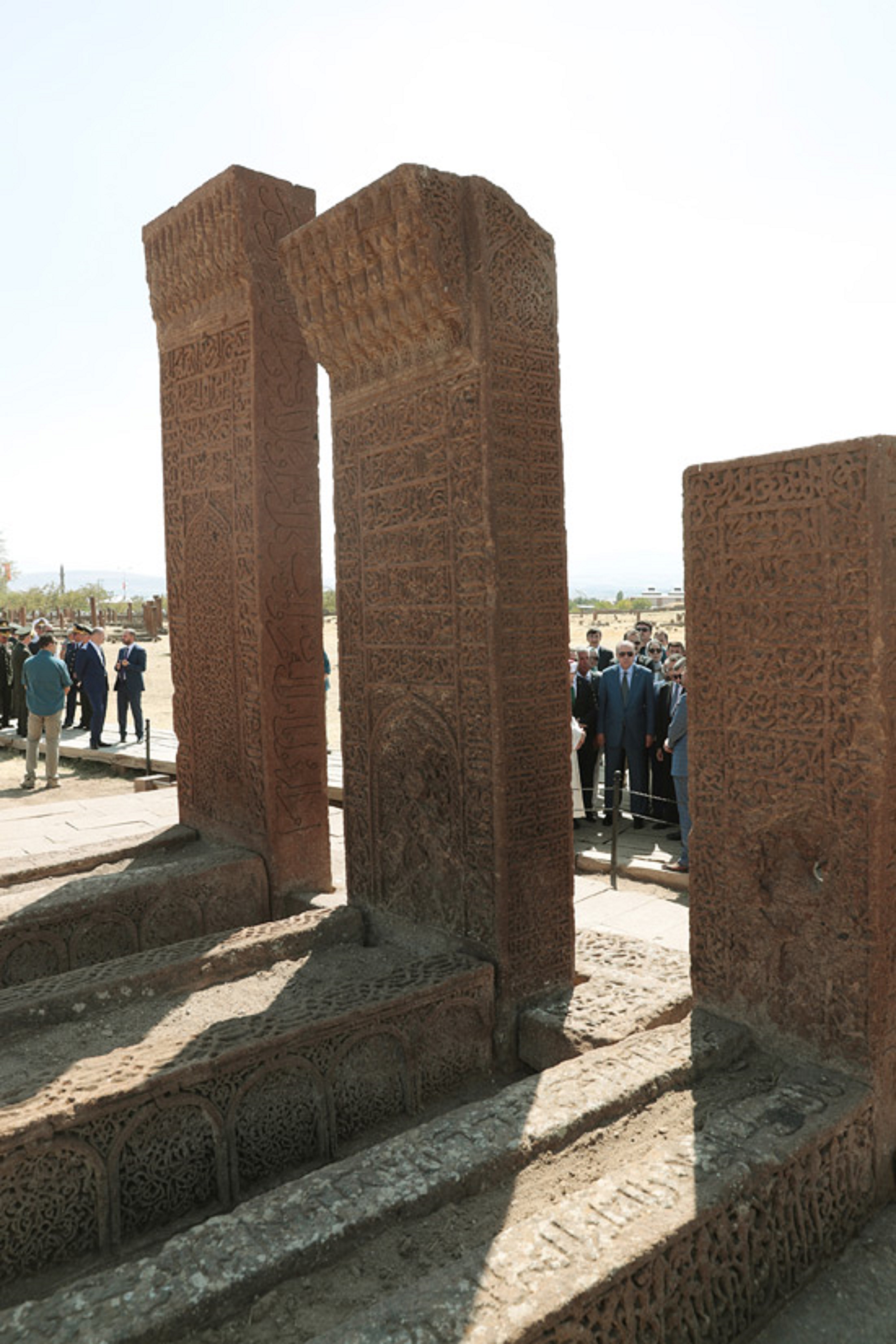 “Malazgirt ruhunu yaşatmayı başaramazsak, geçmişimizle birlikte geleceğimizi de kaybederiz”