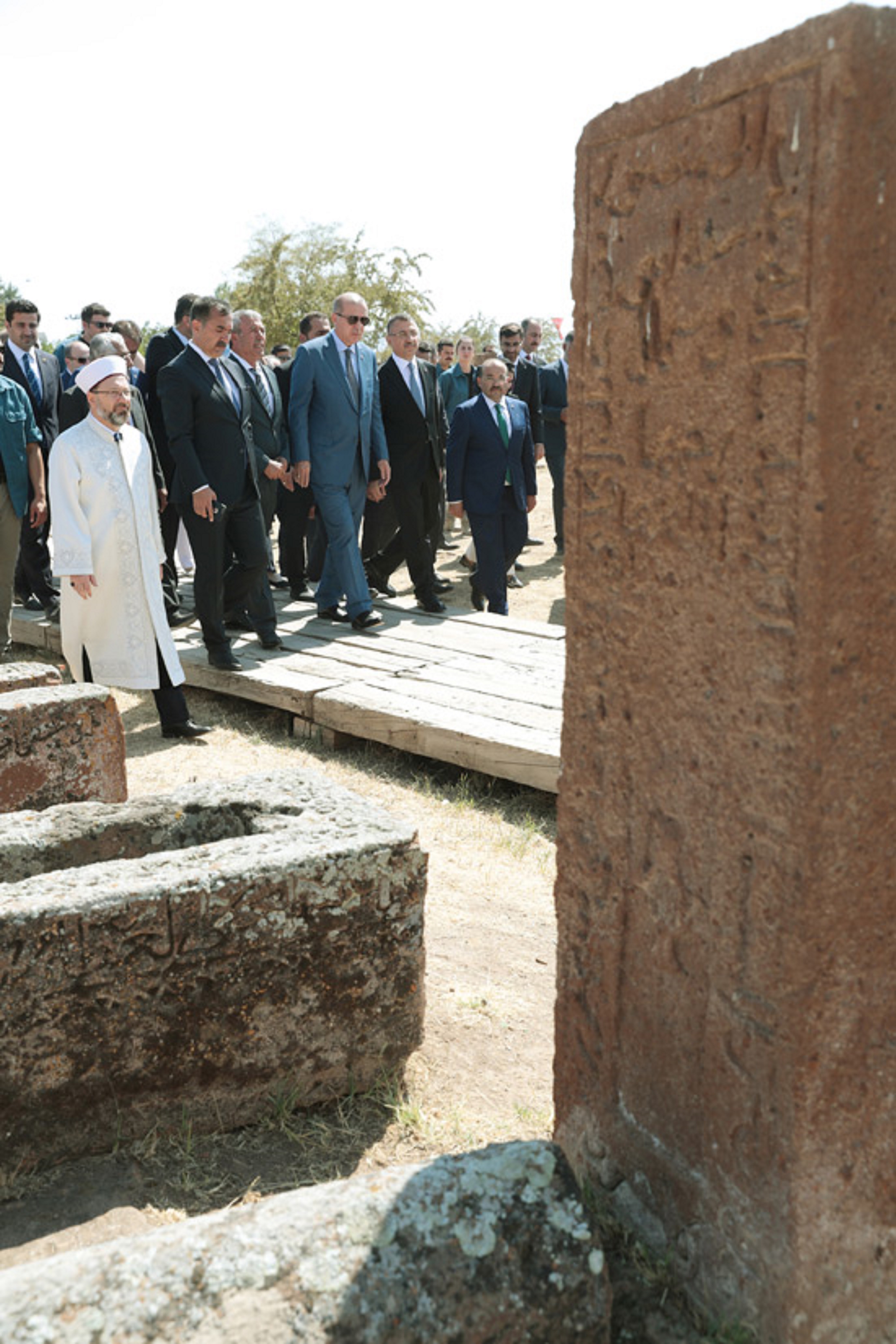 “Malazgirt ruhunu yaşatmayı başaramazsak, geçmişimizle birlikte geleceğimizi de kaybederiz”