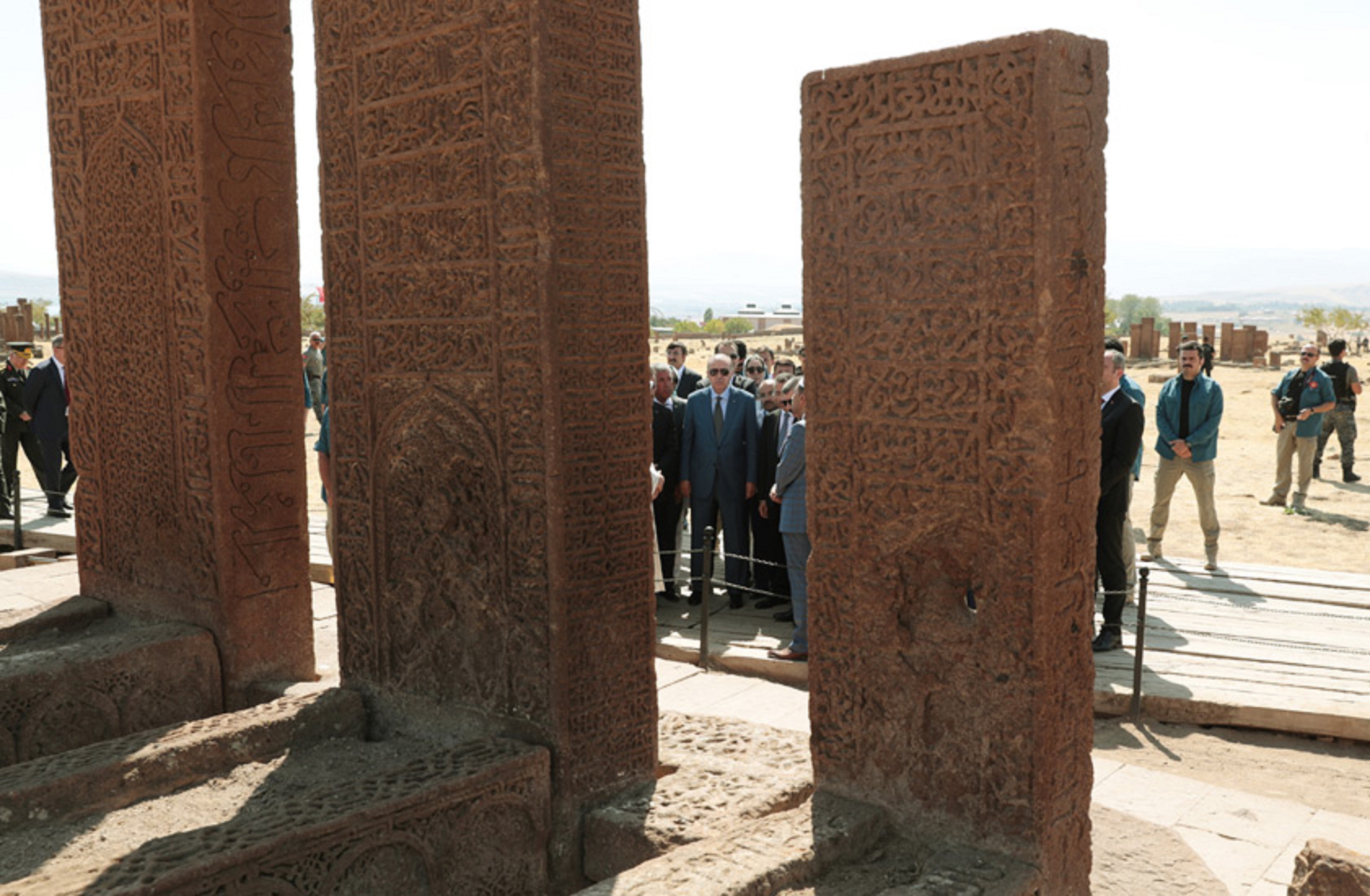 “Malazgirt ruhunu yaşatmayı başaramazsak, geçmişimizle birlikte geleceğimizi de kaybederiz”