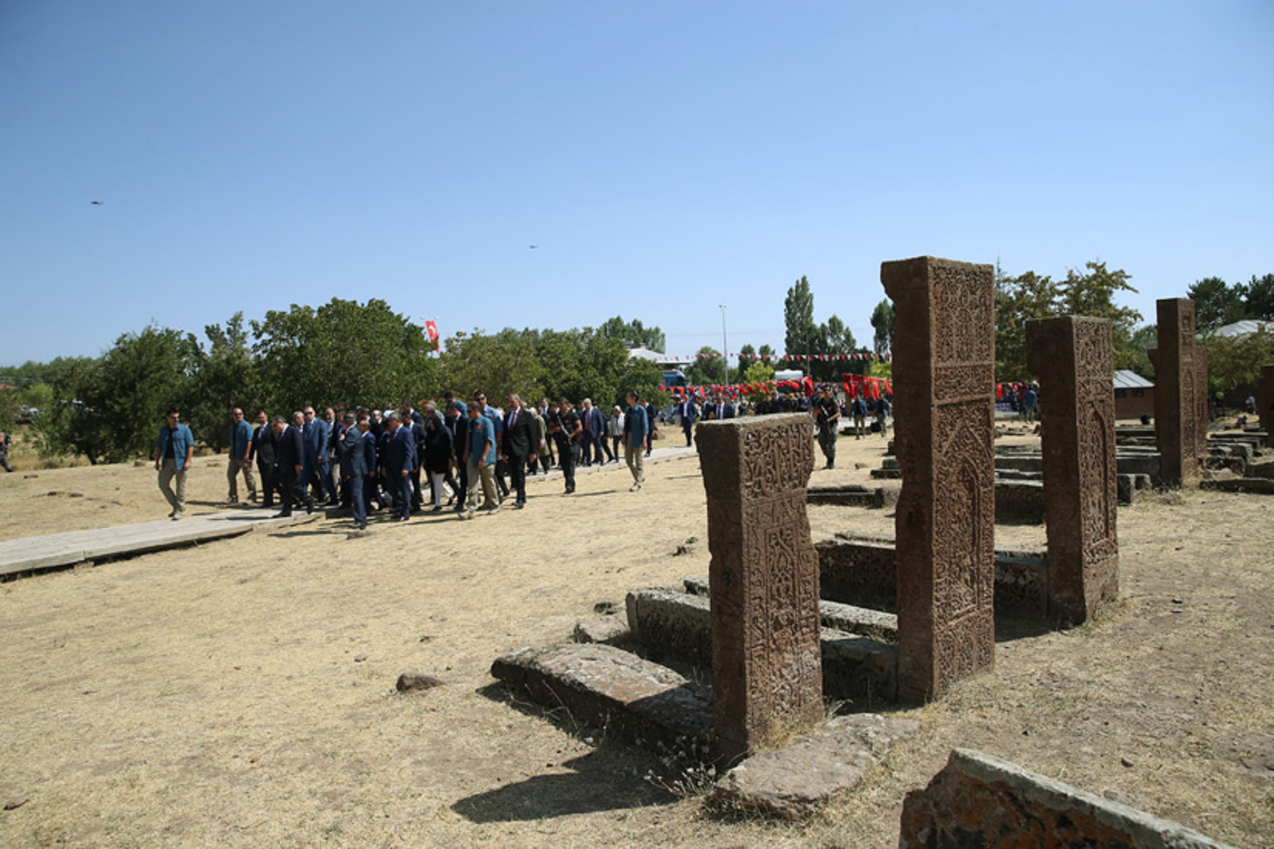 “Malazgirt ruhunu yaşatmayı başaramazsak, geçmişimizle birlikte geleceğimizi de kaybederiz”