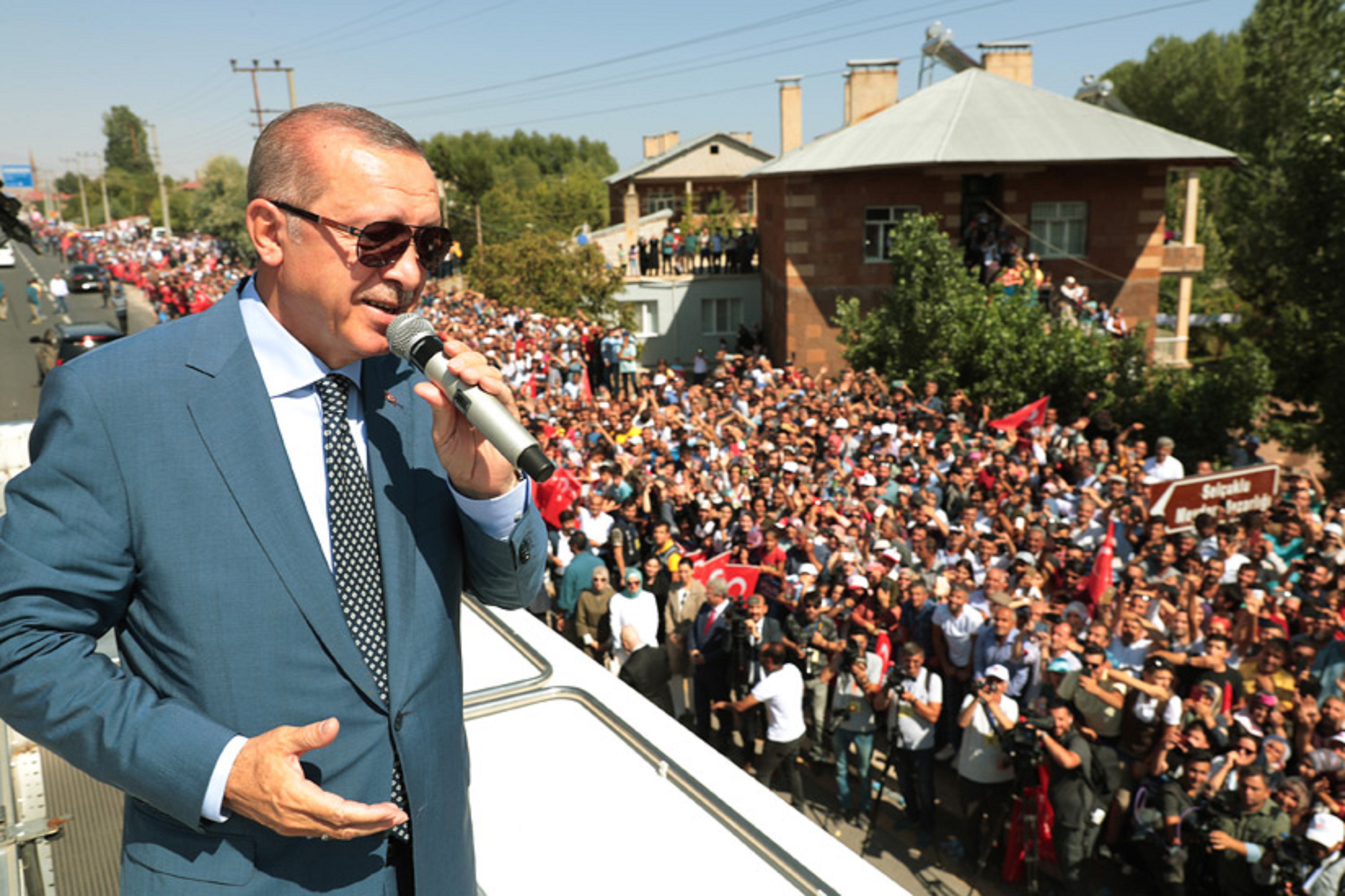 “Malazgirt ruhunu yaşatmayı başaramazsak, geçmişimizle birlikte geleceğimizi de kaybederiz”