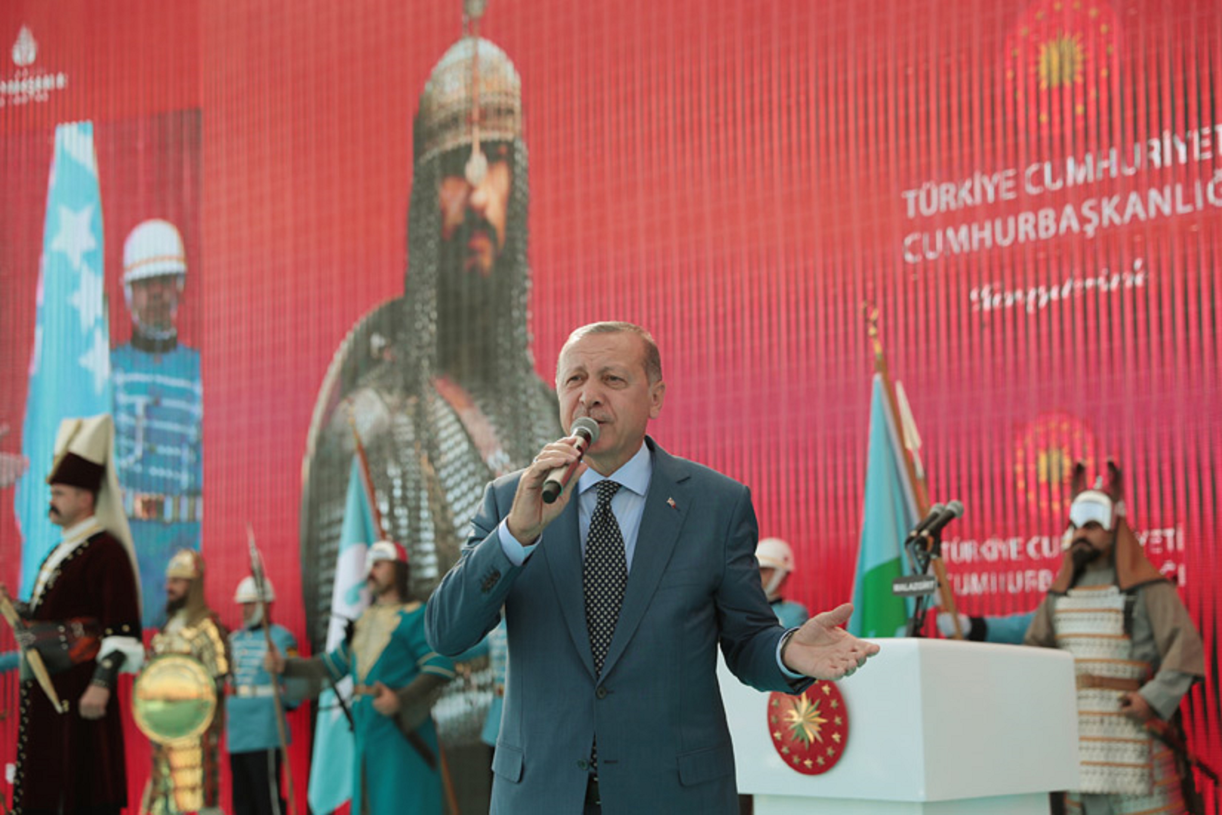 “Malazgirt ruhunu yaşatmayı başaramazsak, geçmişimizle birlikte geleceğimizi de kaybederiz”