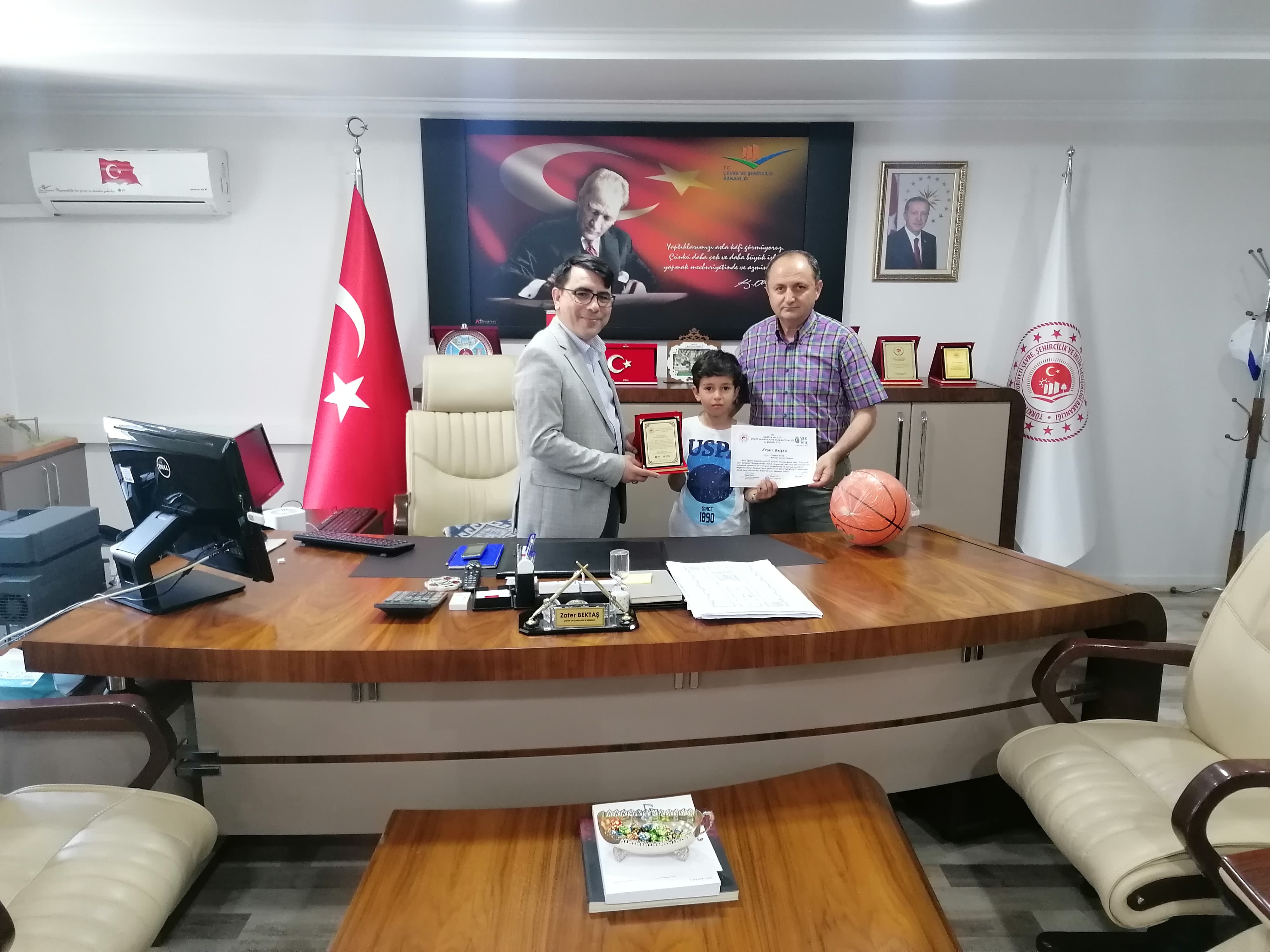 “Sıfır Atık İleri Dönüşüm” Yarışmacısına Ödülü Verildi.