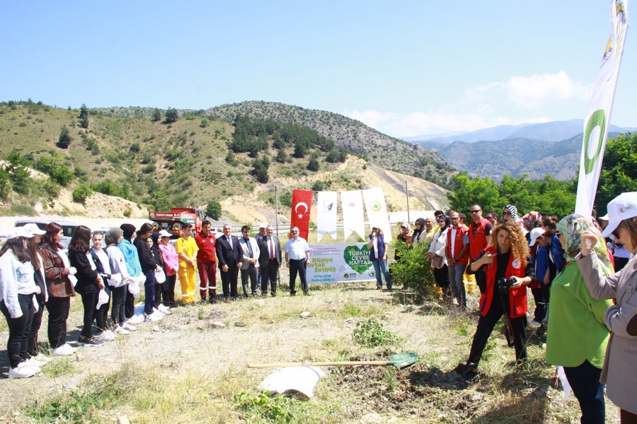 Türkiye Çevre Haftası “Orman Fidan Bakımı”