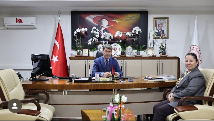 Valimiz Önder BAKAN, yeni atanan İl Müdürümüz Derya BULUT'a hayırlı olsun ziyaretinde bulunmuştur.