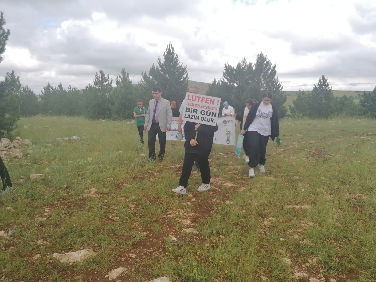 Yeşilırmak Ortaokulu Hatıra Ormanında Doğa Ve Çevre Yürüyüşü