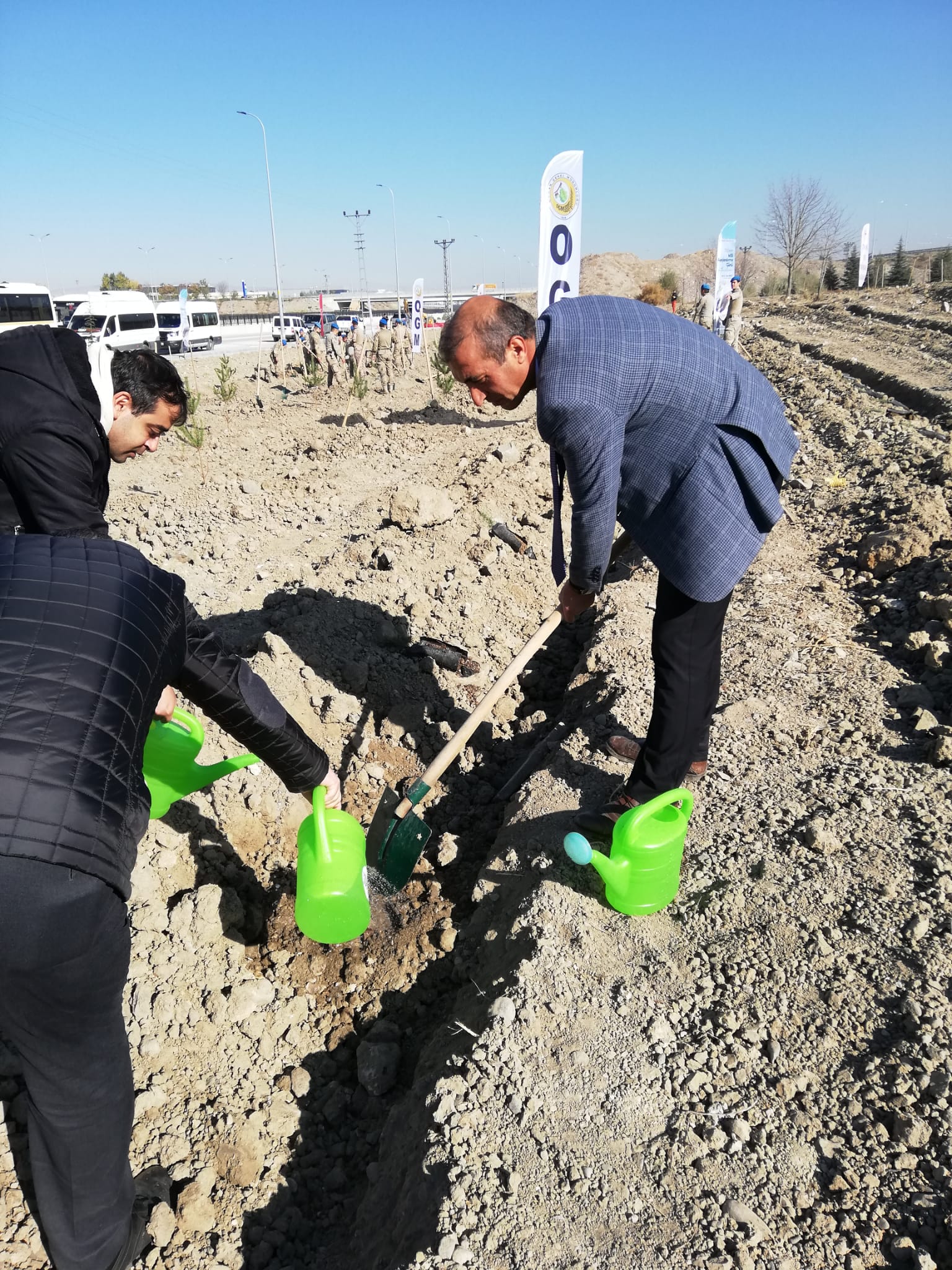 11 Kasım milli ağaçlandırma günü etkinlikleri kapsamında Kahramankazan ilçesi Sarayköy mevkisinde ağaçlandırma alanında il müdürlüğümüz personelleri ile ağaç dikimi gerçekleştirdik.