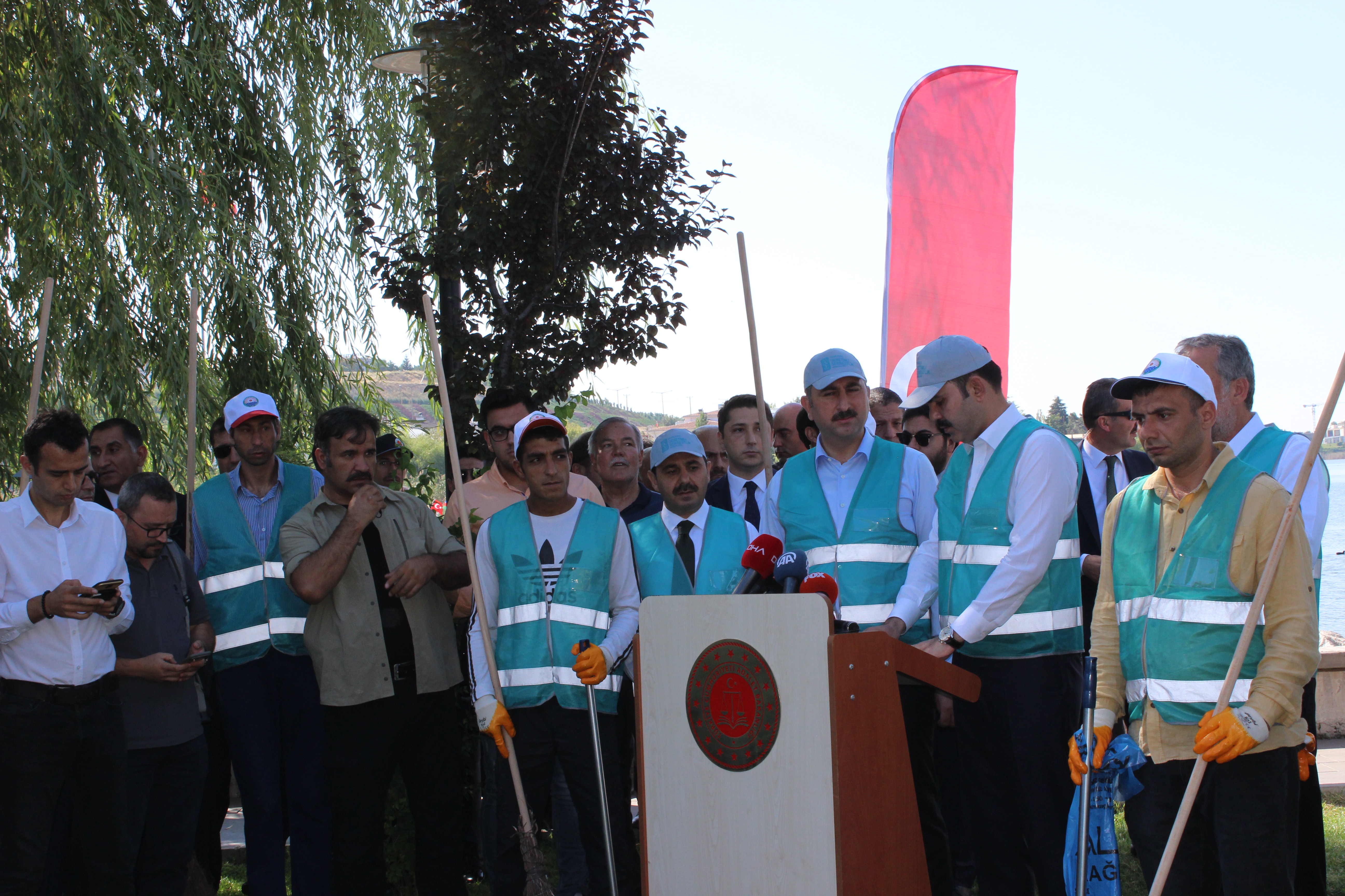 ÇEVRE VE ŞEHİRCİLİK BAKANIMIZ SN. MURAT KURUM  “DENETİMLİ SERBESTLİK TEMİZ ÇEVRE PROJESİ” NİN TANITIMINA KATILDI.