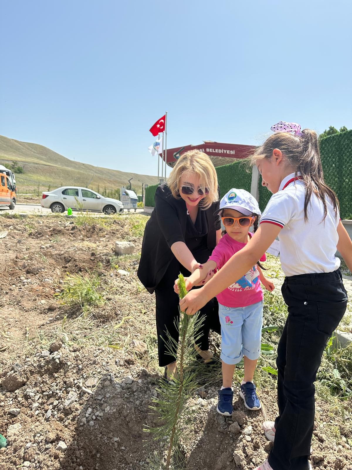 Gölbaşı Atık Getirme Merkezinde İlkokul Öğrencilerine “Hepimizin Bir Dünyası Var” Eğitim Etkinliği Düzenlendi.