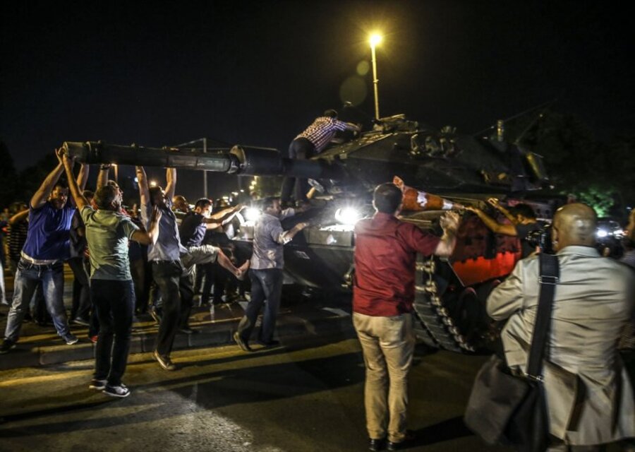 Milli Direnişin 6. Yılında 15 Temmuz Demokrasi ve Milli Birlik Günümüzü Kutluyor, Şehit ve Gazilerimizi Rahmet ve Minnetle Anıyoruz.