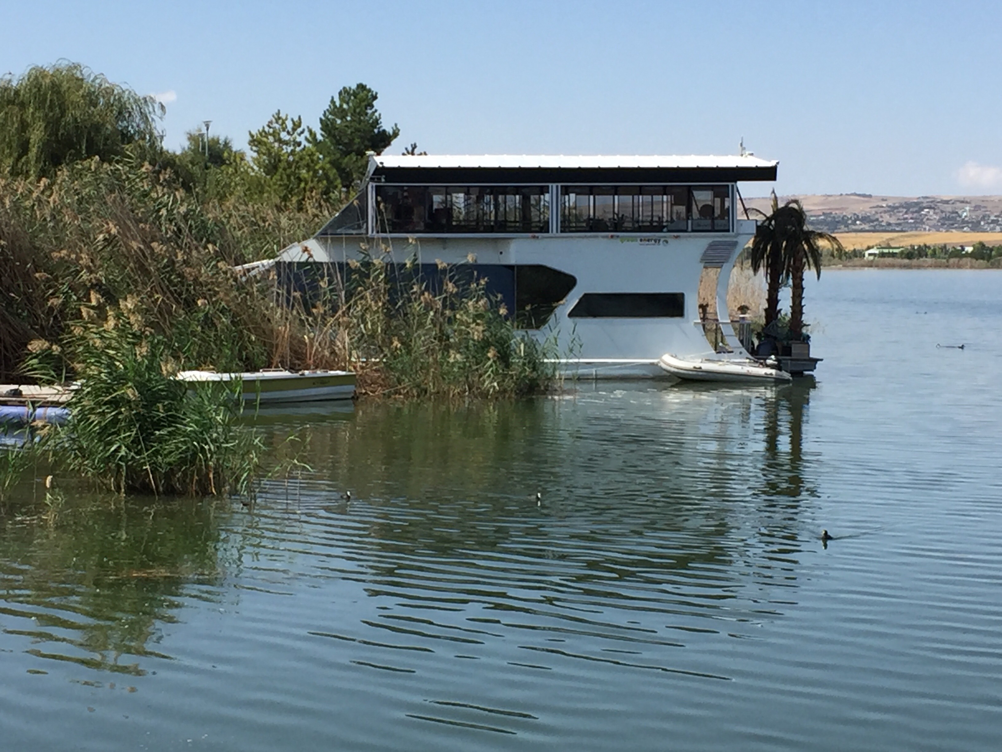 MOGAN GÖLÜ ÇEVRESİNDEKİ MEVZUATA AYKIRI YAPILAR TEMİZLENDİ