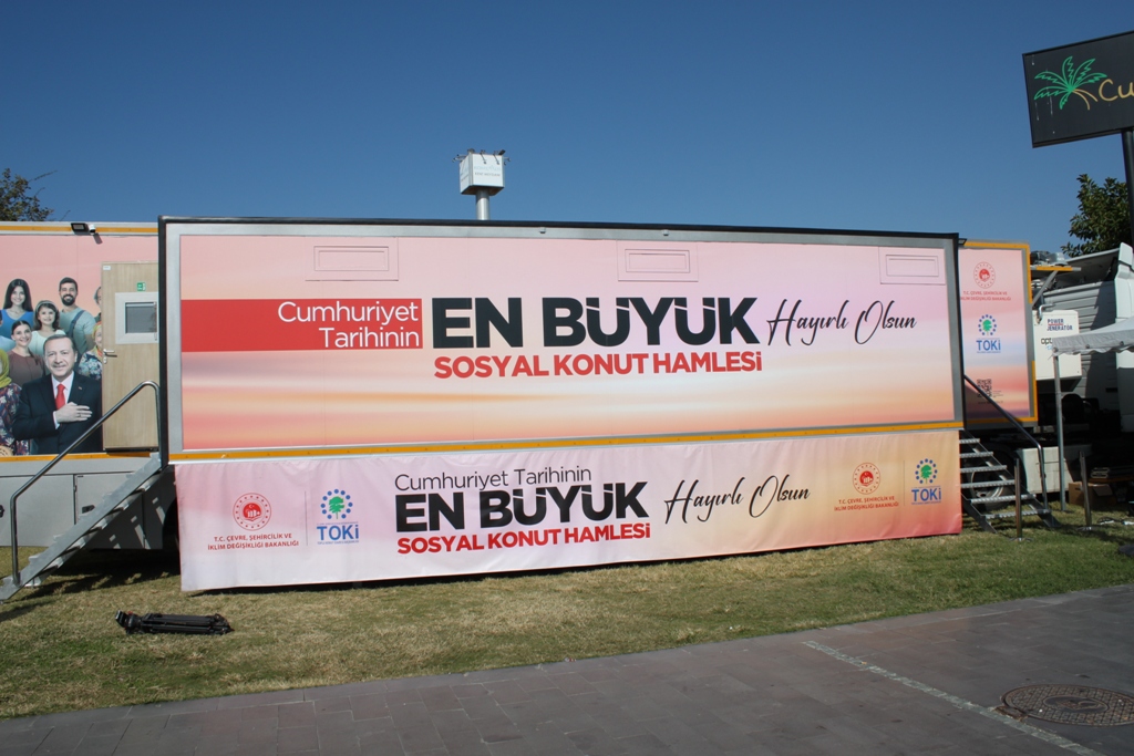 TOKI Tanıtım Tırı 31 Ekim - 01 Kasım 2022 de Antalya Konyaaltı Kent Meydanında