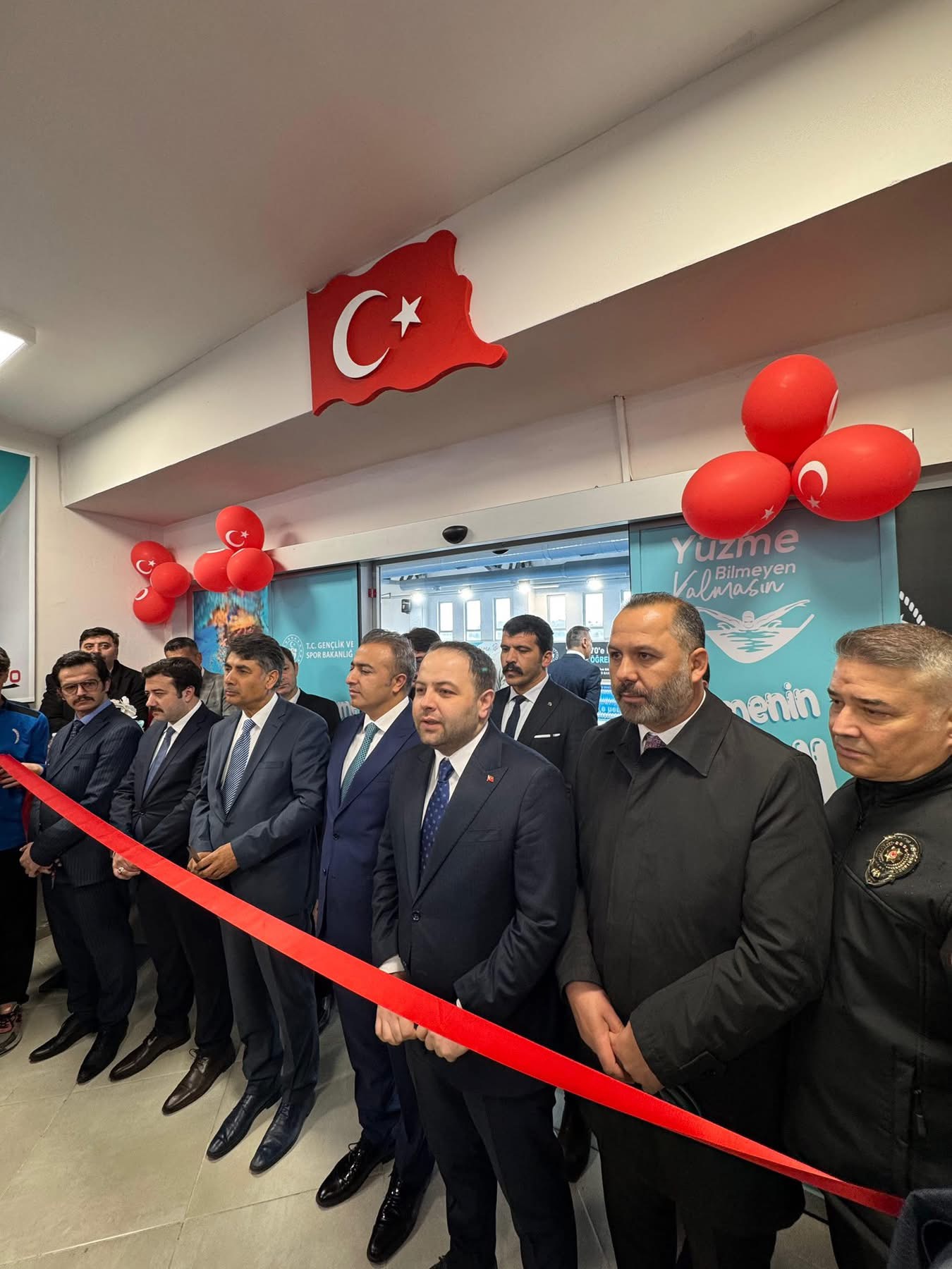 Ardahan Göle'de Yarı Olimpik Yüzme Havuzu Coşkulu Törenle Açıldı