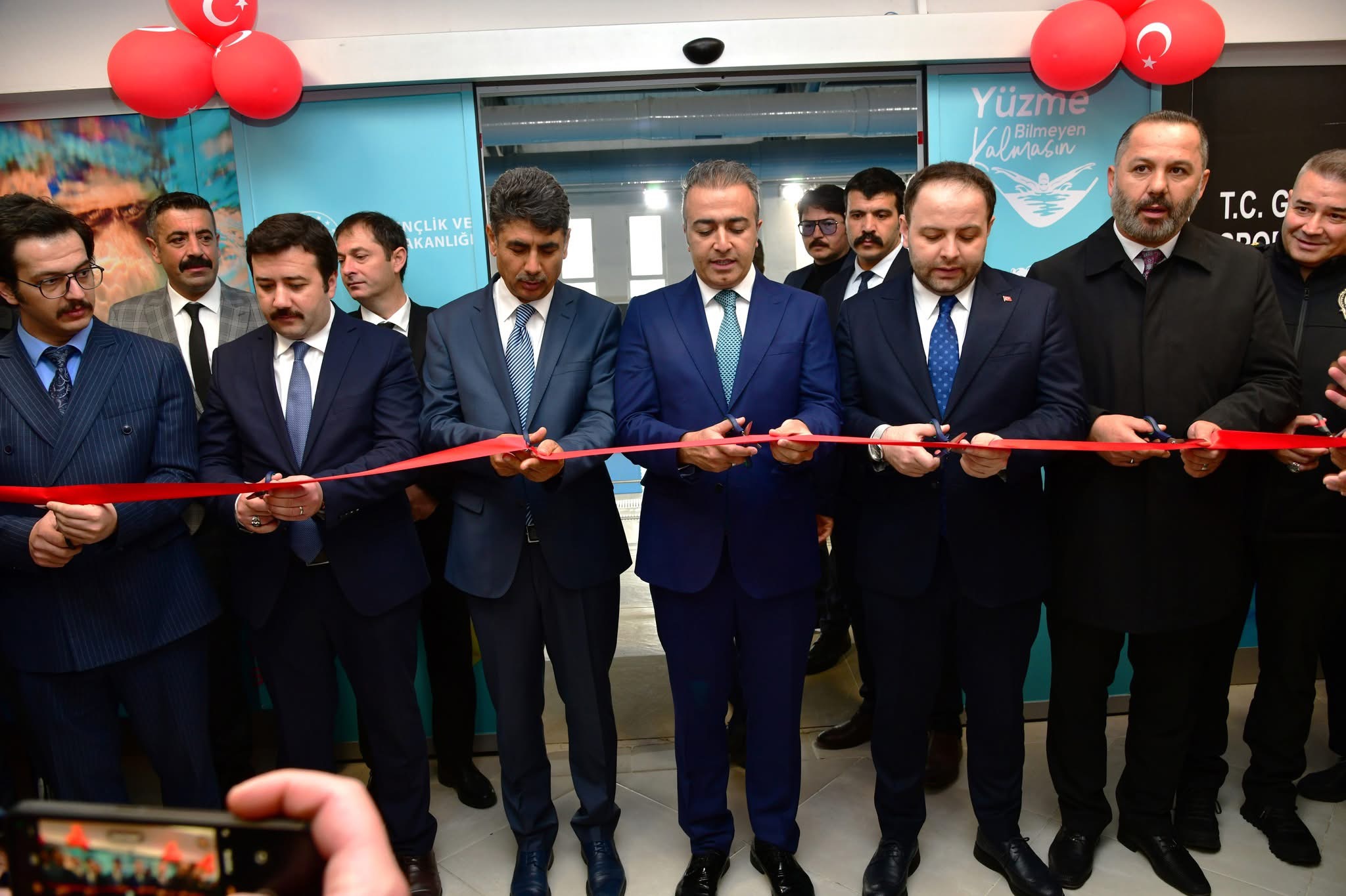 ARDAHAN GÖLE İLÇESİ YARI OLİMPİK YÜZME HAVUZU SAYIN VALİMİZ HAYRETTİN ÇİÇEK VE MİLLETVEKİLİMİZ SAYIN…