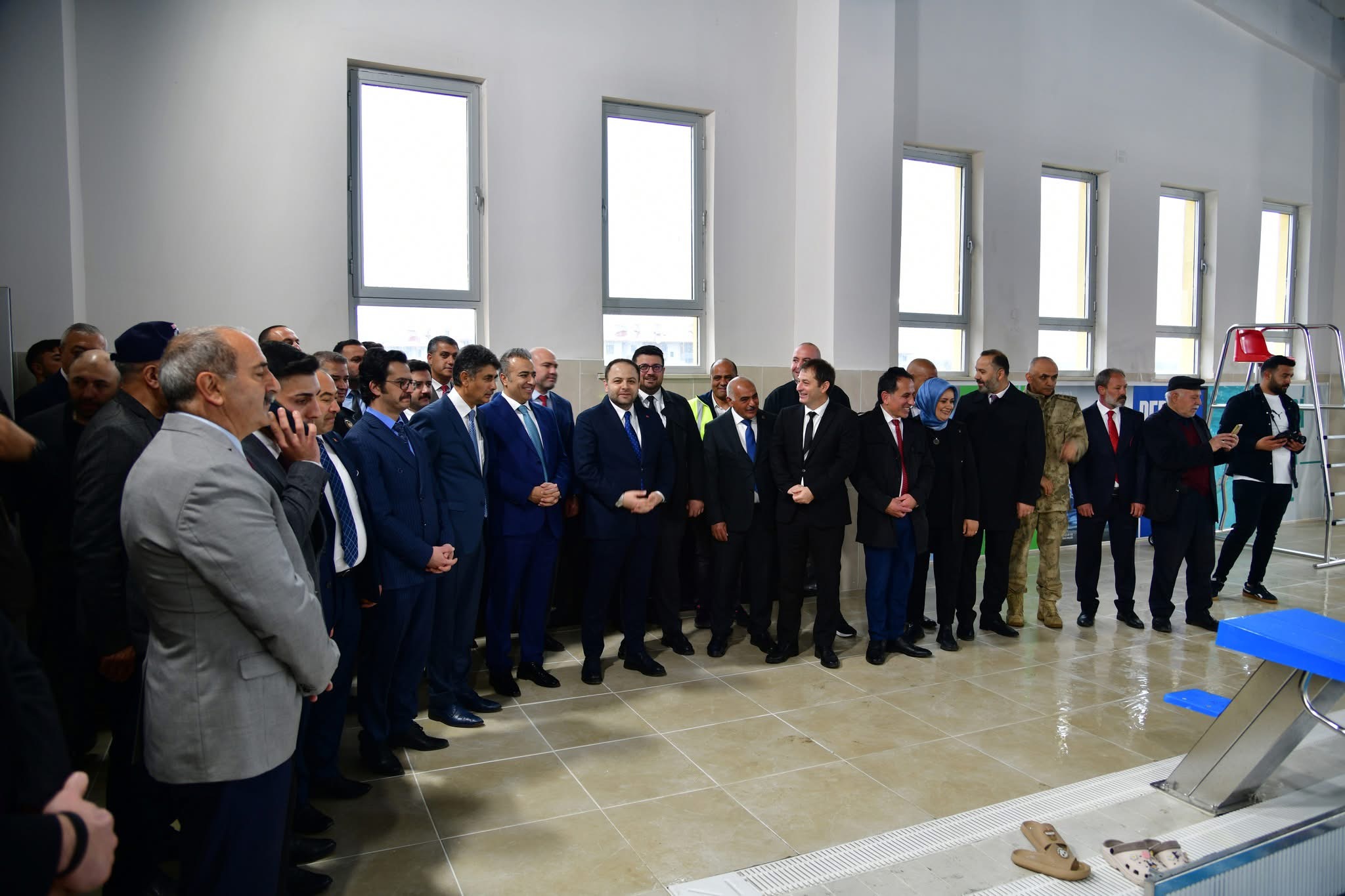 Ardahan Göle'de Yarı Olimpik Yüzme Havuzu Coşkulu Törenle Açıldı