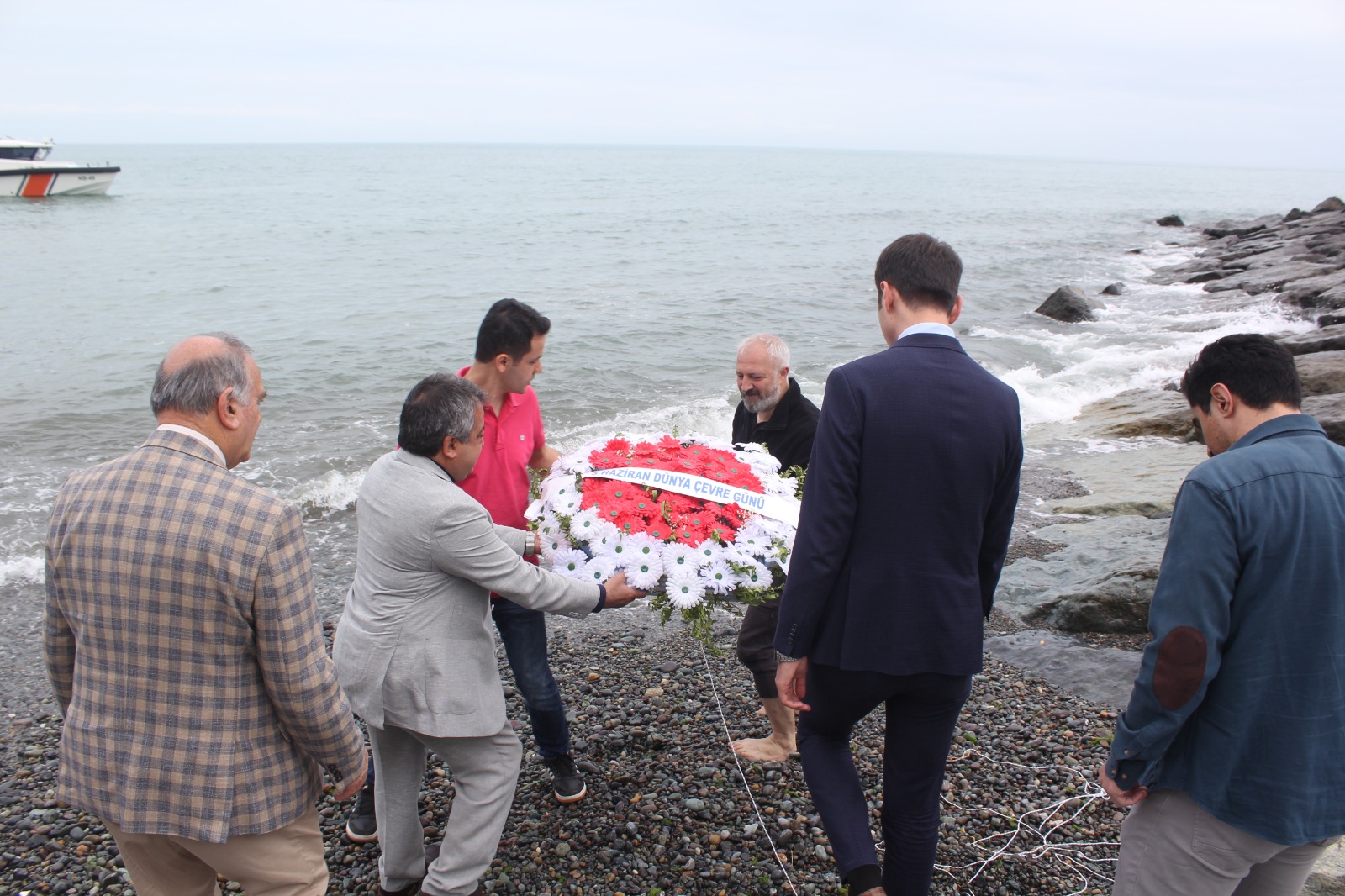 Türkiye Çevre Haftası Kapsamında Denize Çelenk Bırakıldı