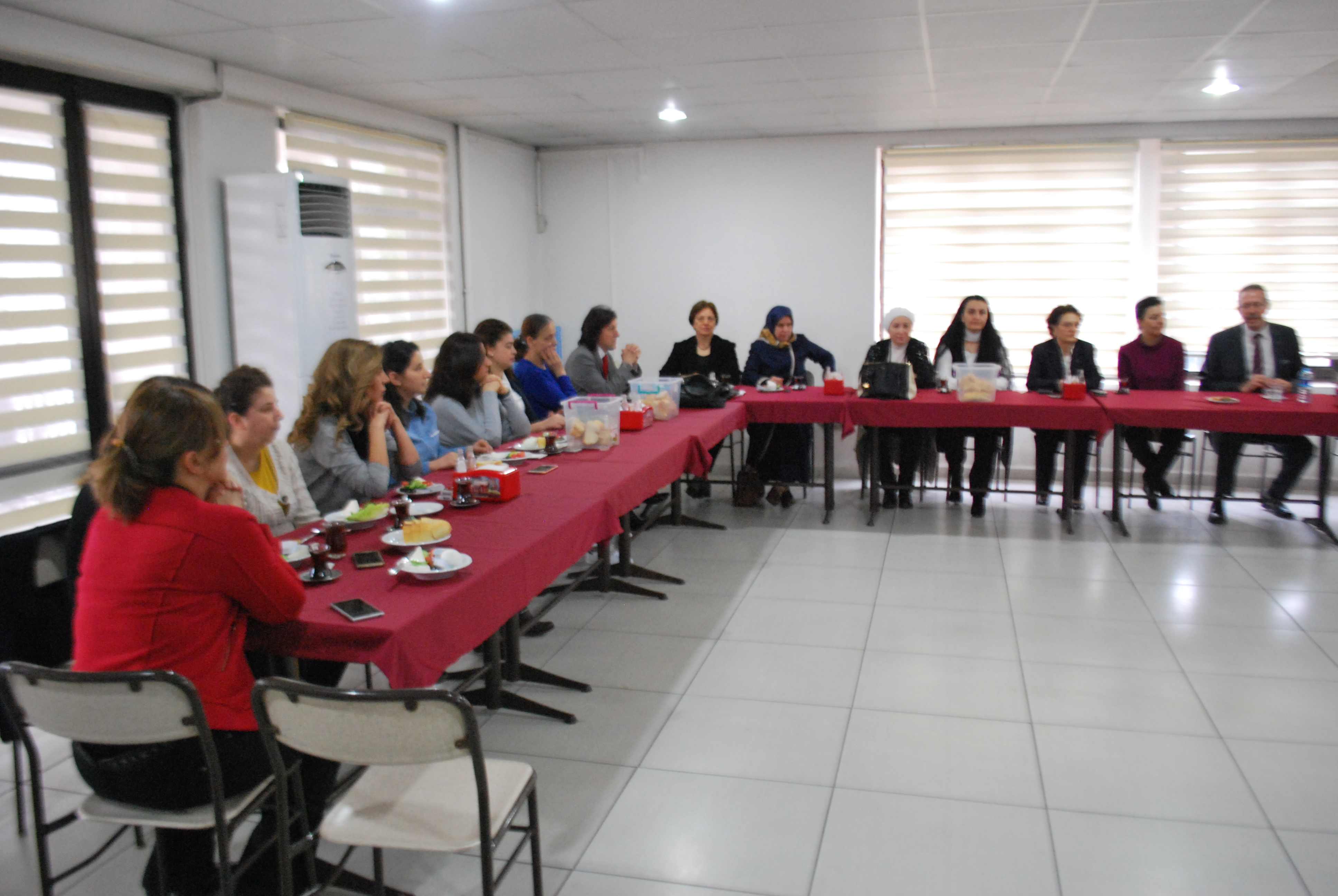 DÜNYA KADINLAR GÜNÜ KUTLANDI