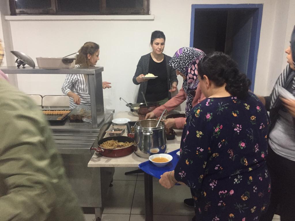 Kurumumuz Yemekhanesinde İl Müdürümüz Sayın Mehmet Taha AL, Lojman'da oturan personel ve aileleri tarafından iftar yemeği düzenlendi.